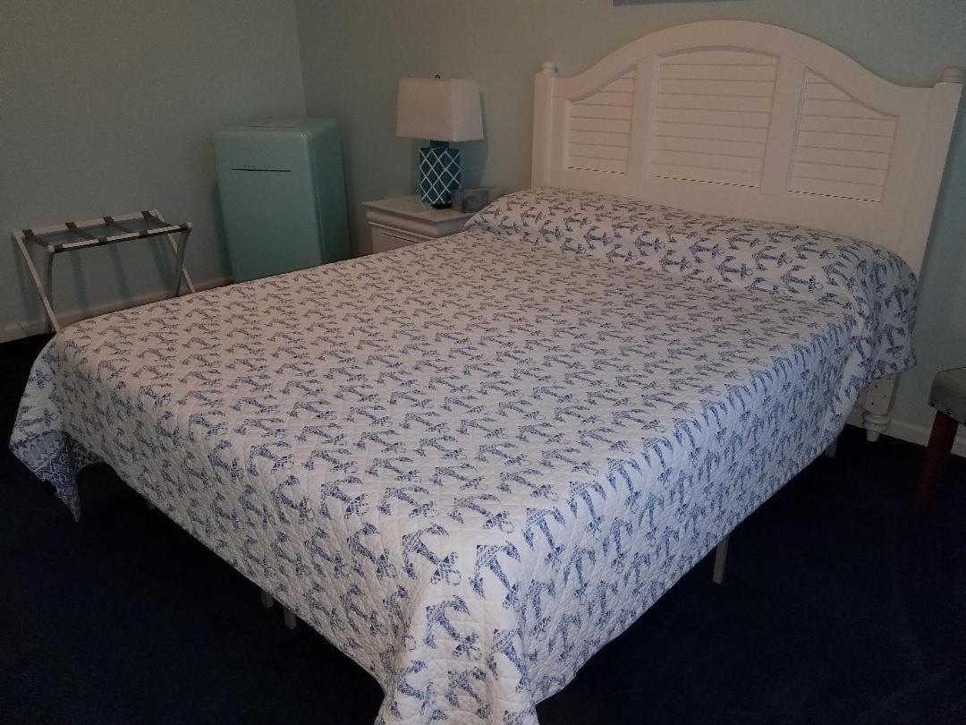 Deluxe Double Room with Side Sea View