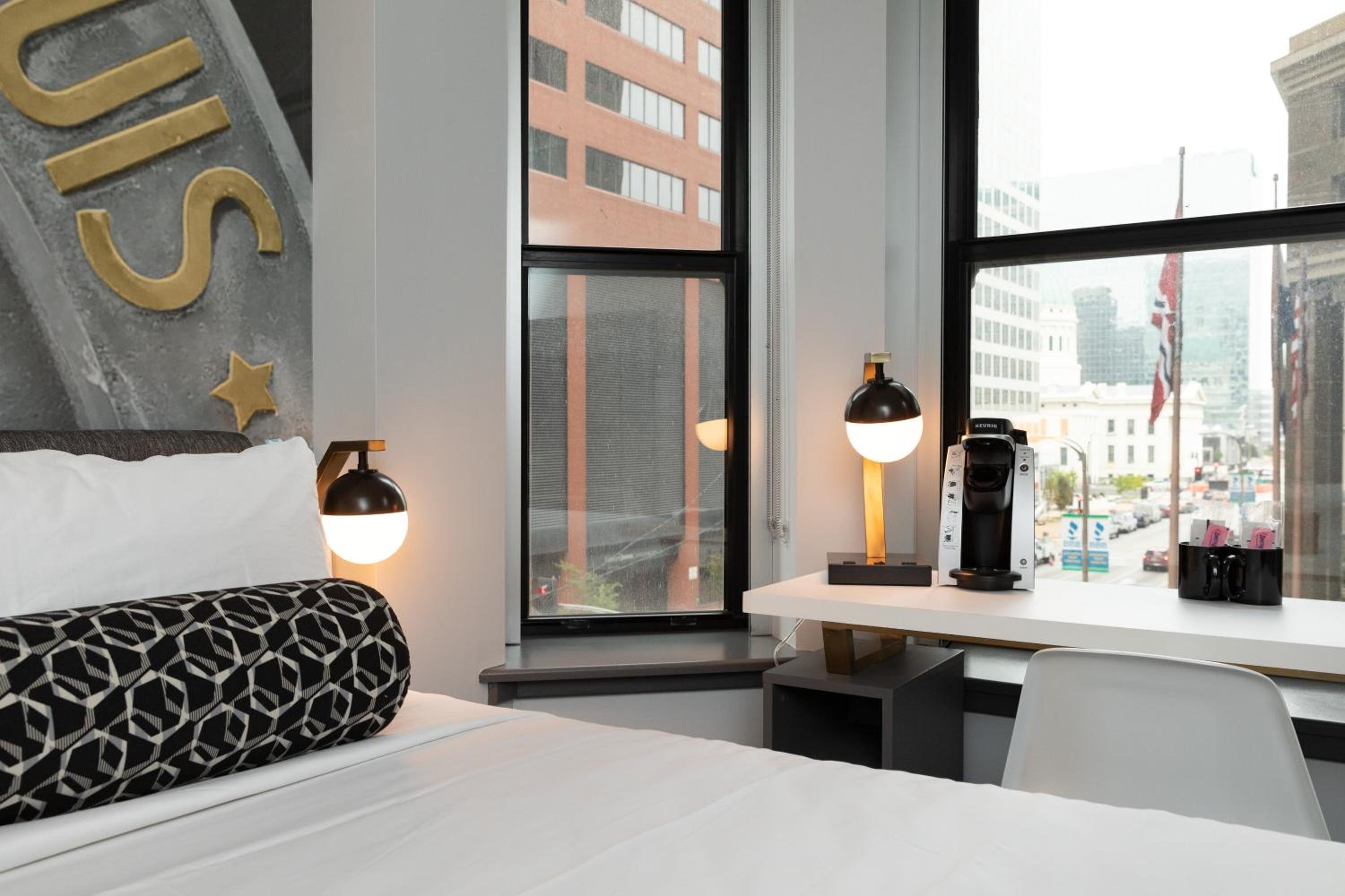 Standard King Room with Walk-In Shower - Photo 2