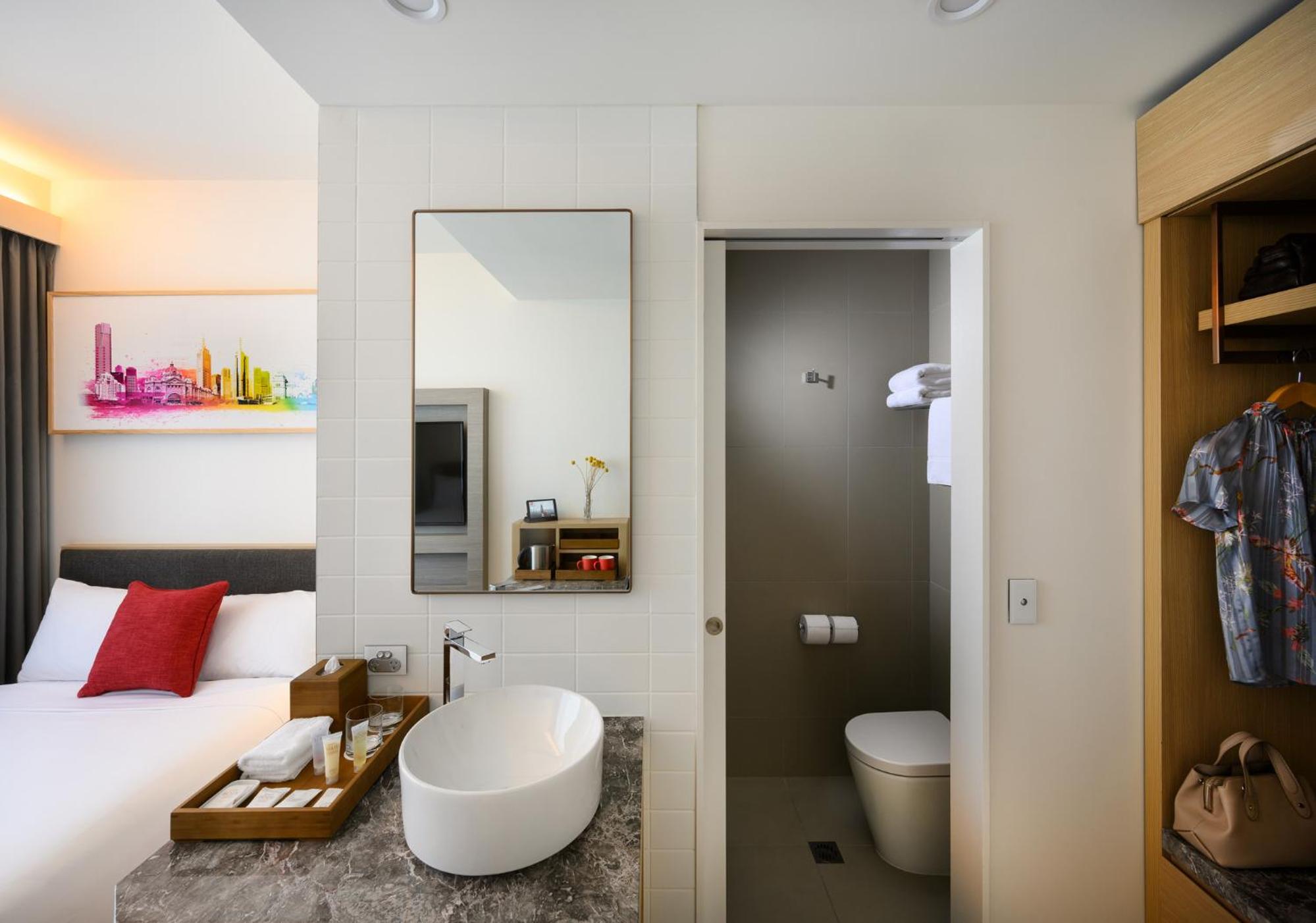 Compact Double Room photo 2