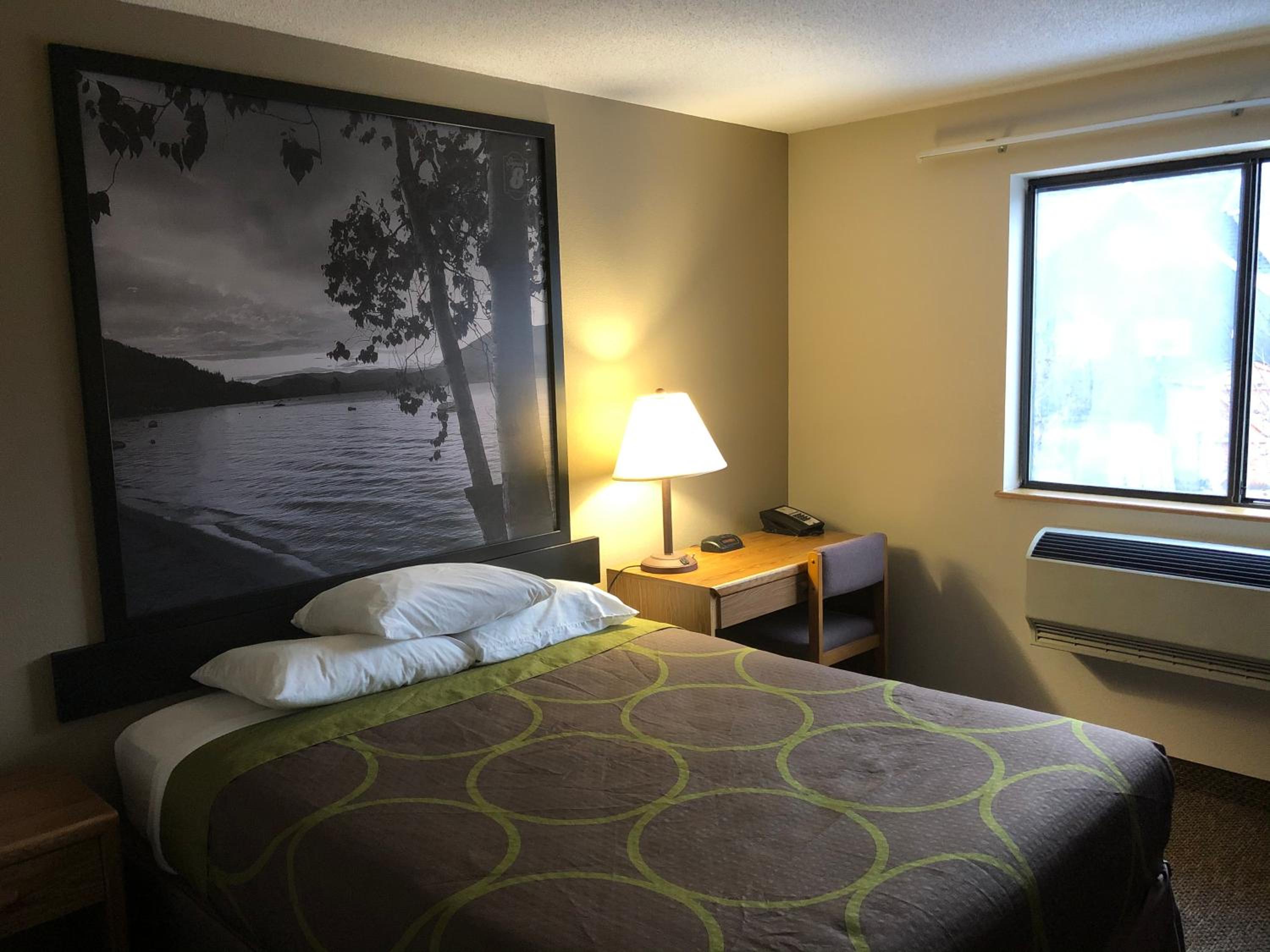 Queen Room - Non-Smoking - Photo 4