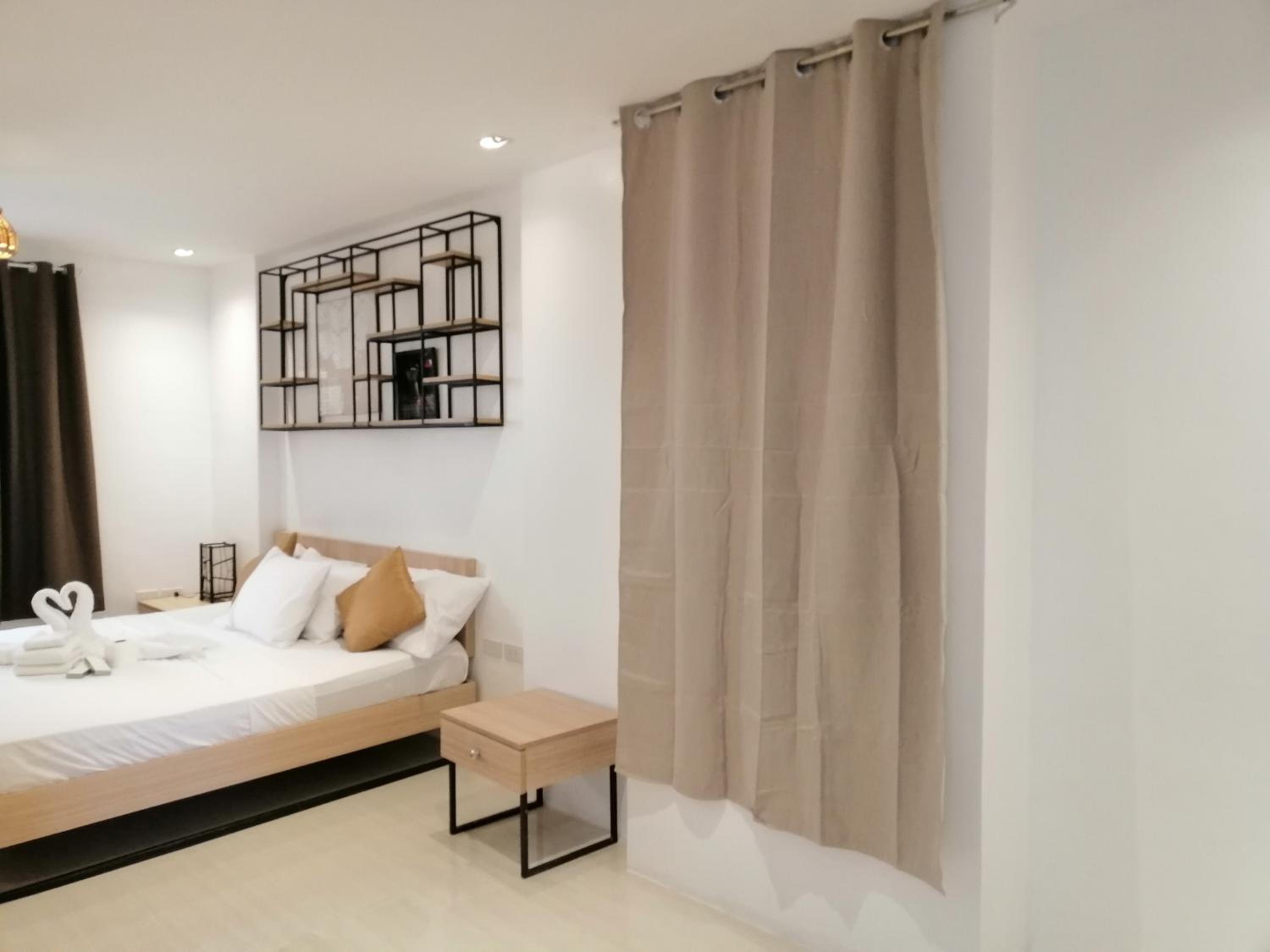 Deluxe King Room - Photo 5