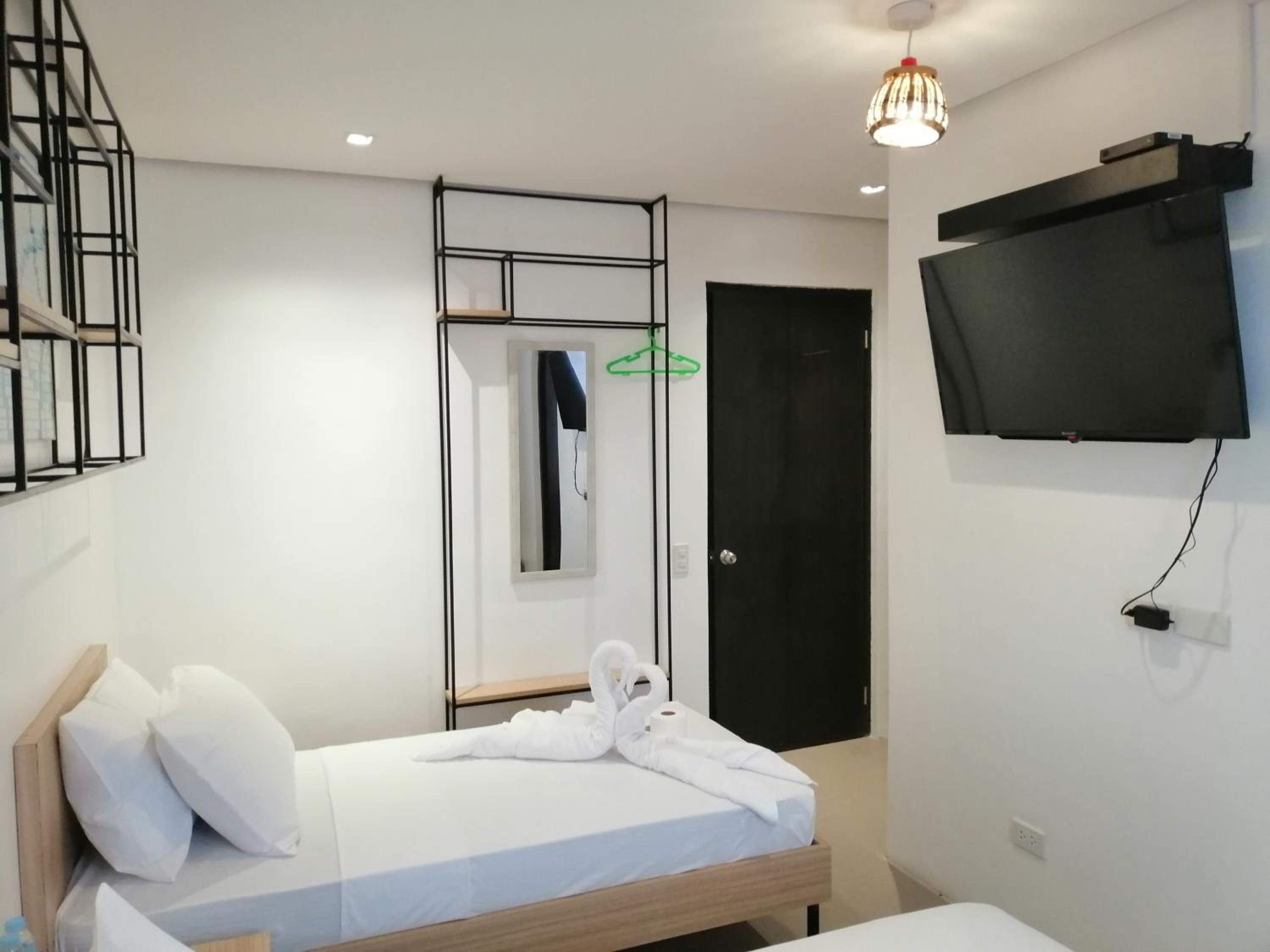 Standard Twin Room - Photo 3