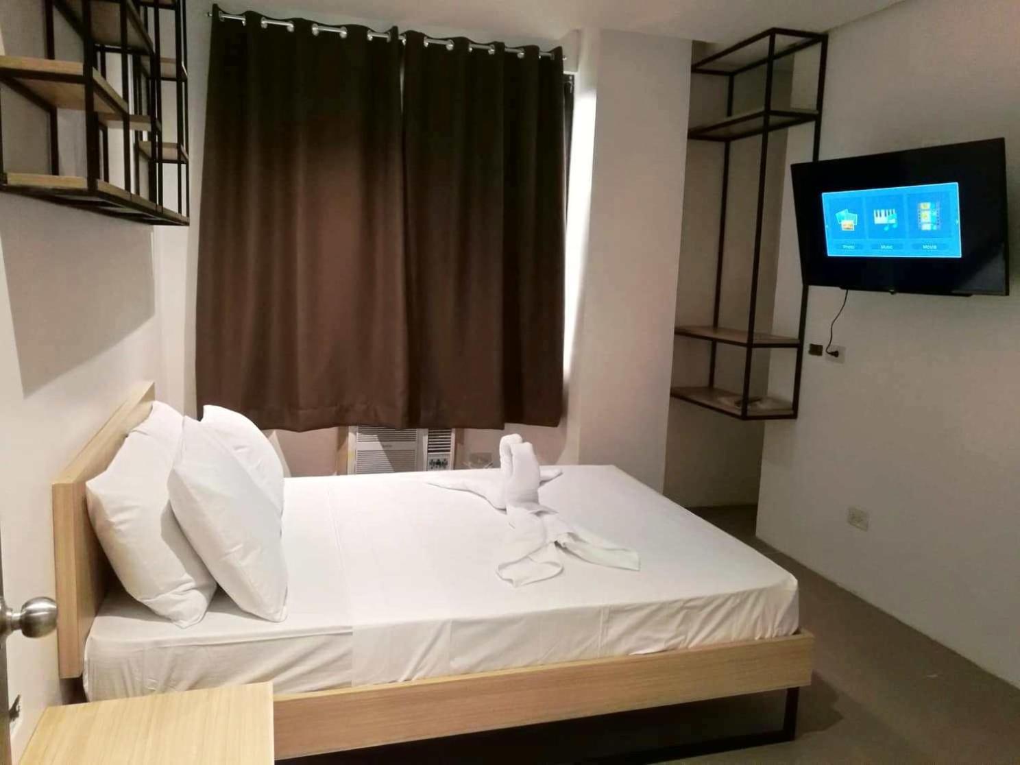 Standard Double Room - Photo 8