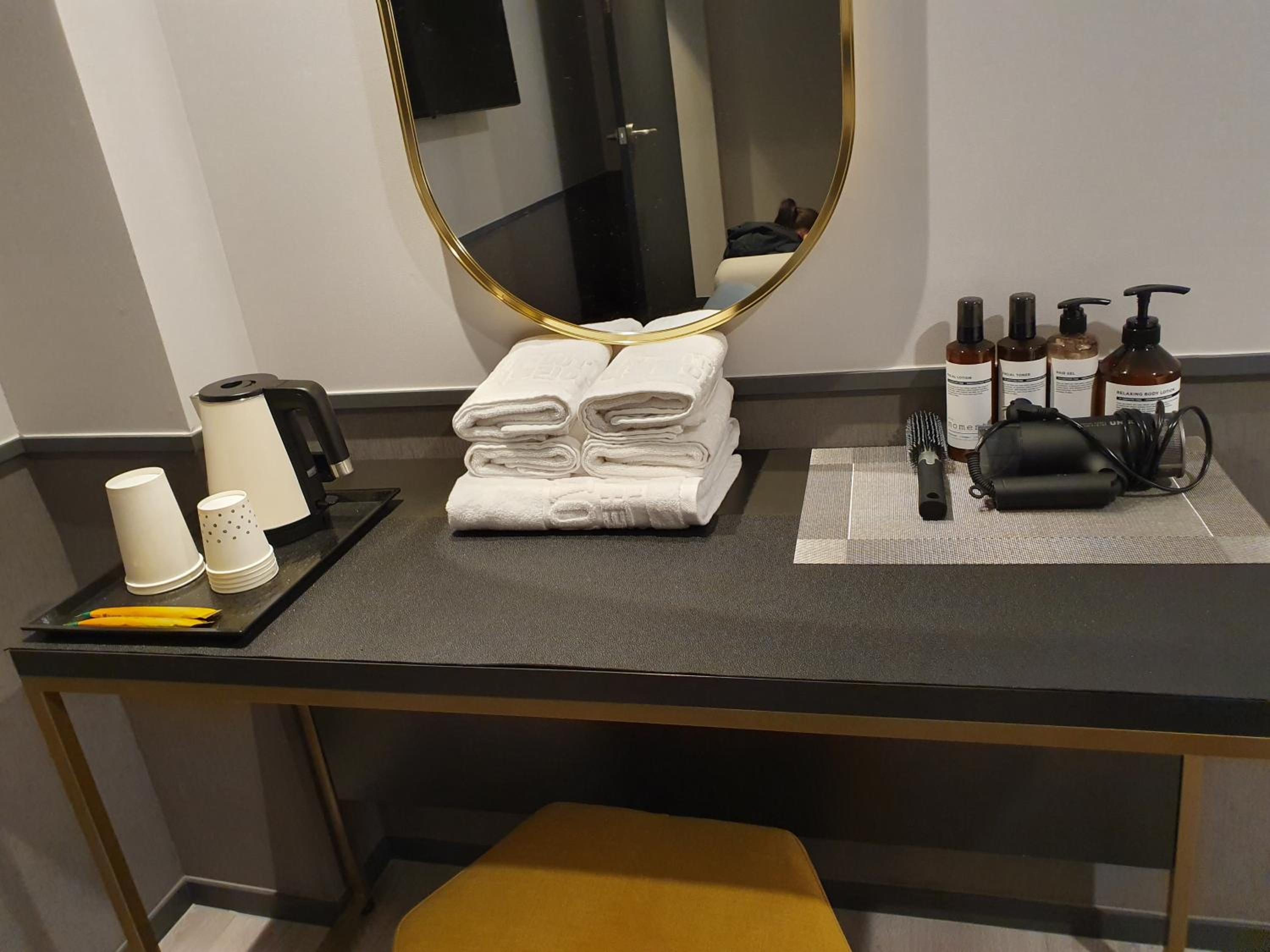 Double Room with Private Bathroom - Photo 6