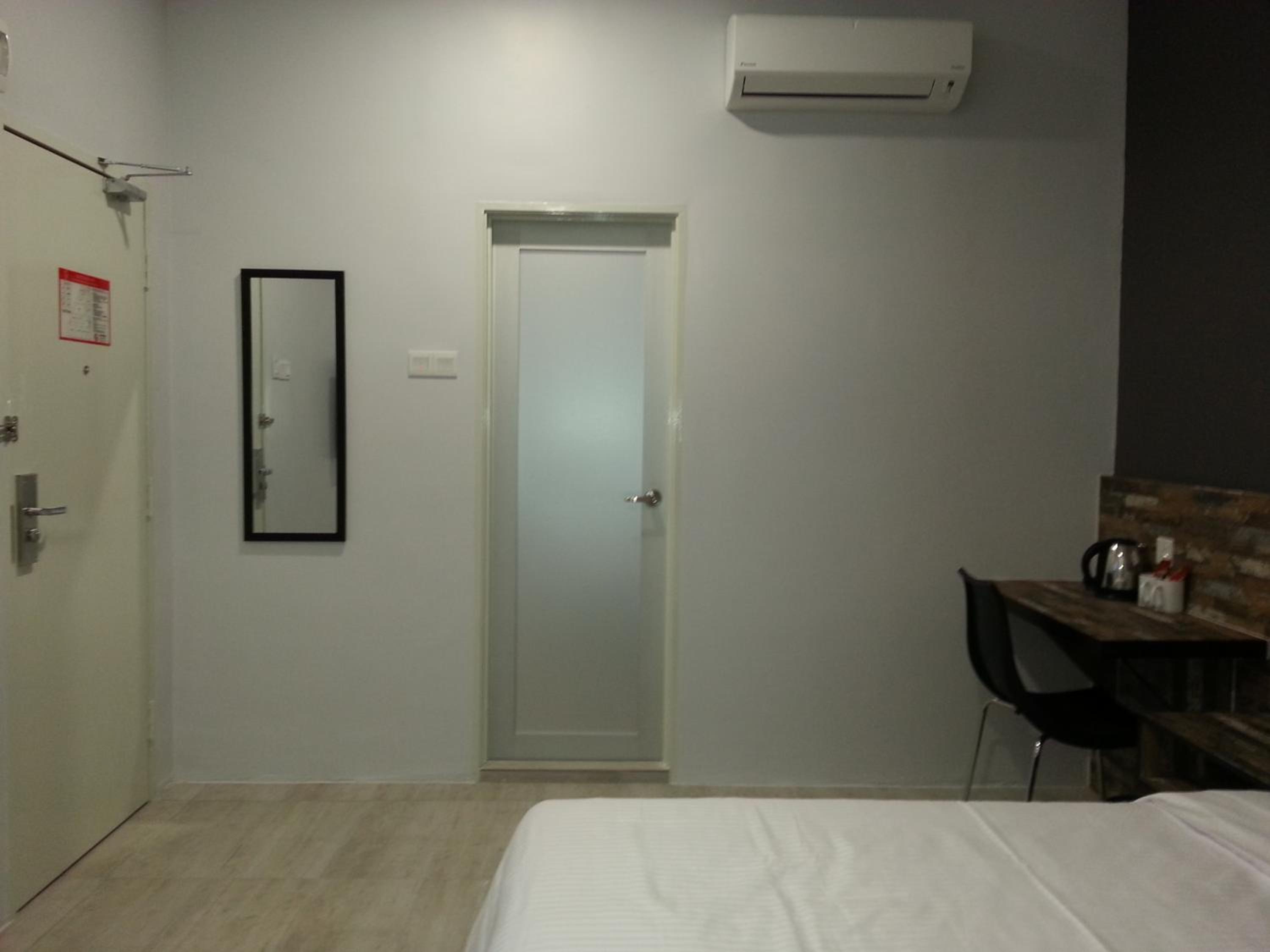 Single Room with No Window photo 2