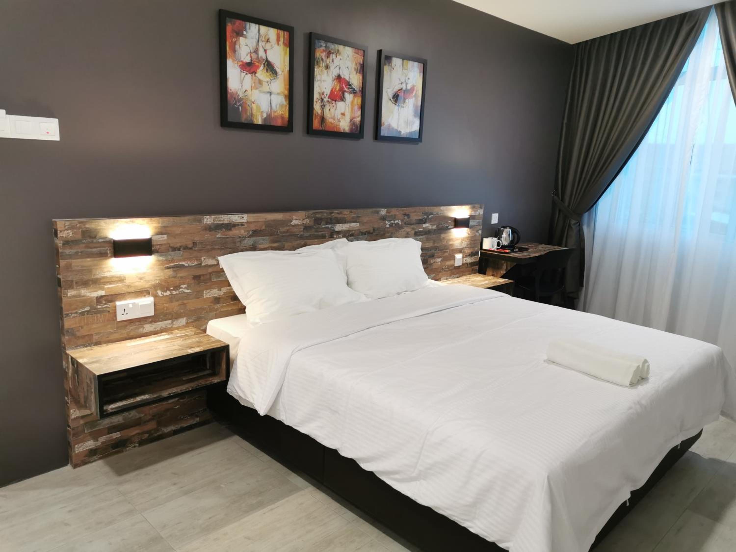 Standard King Room photo 2