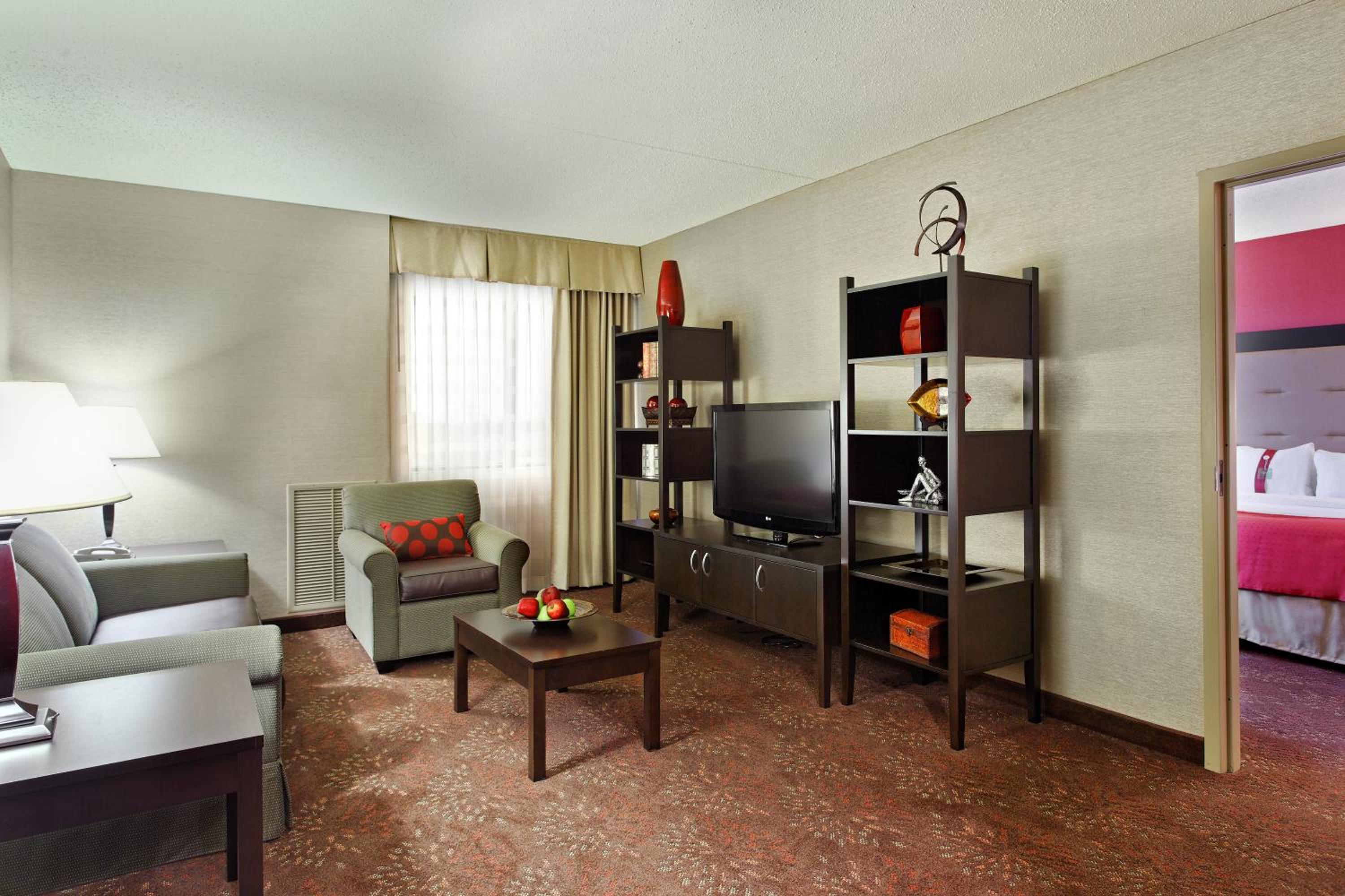 One-Bedroom King Suite with Sofa Bed - Photo 3