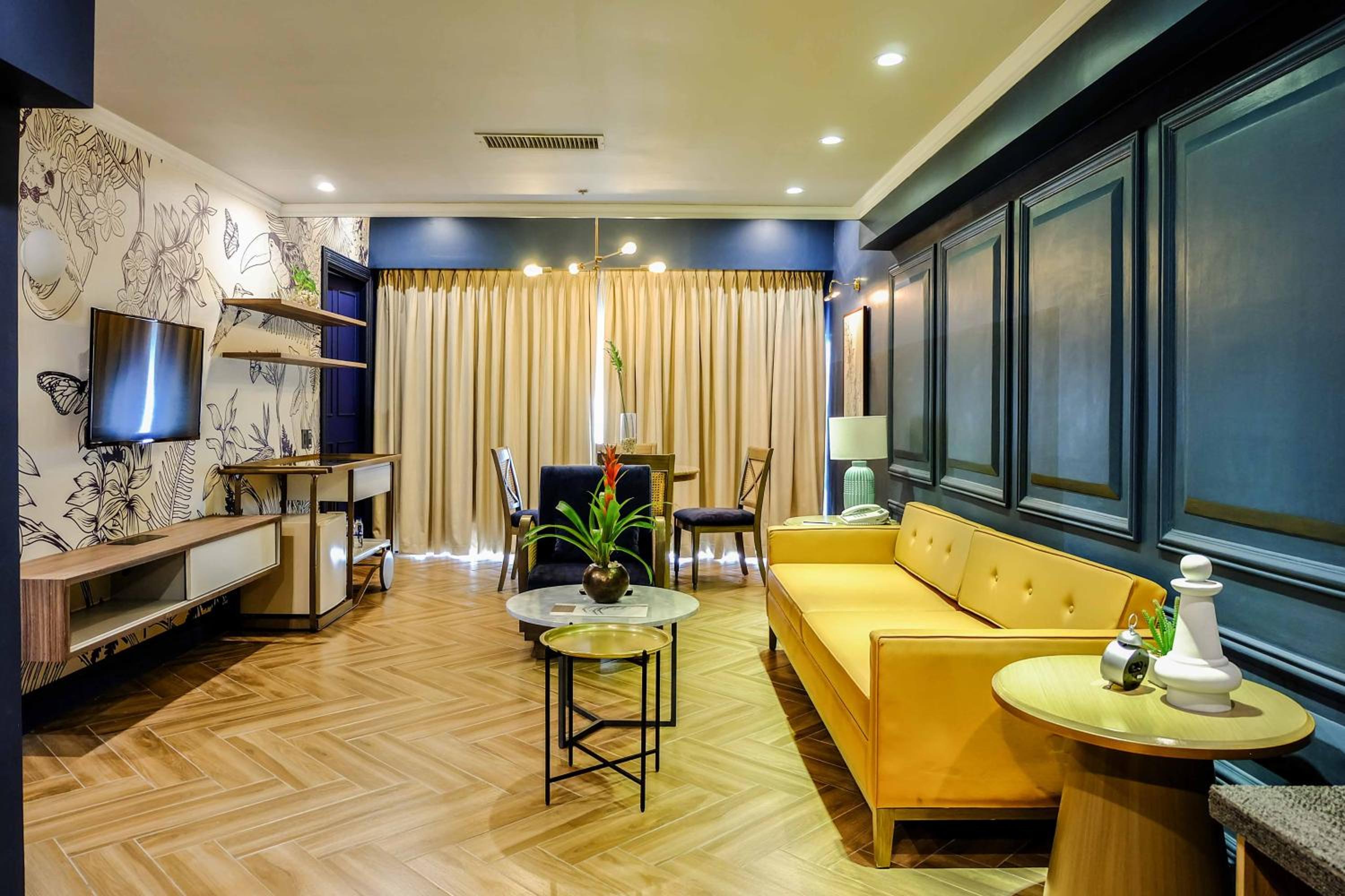 Principal Suite - Photo 1