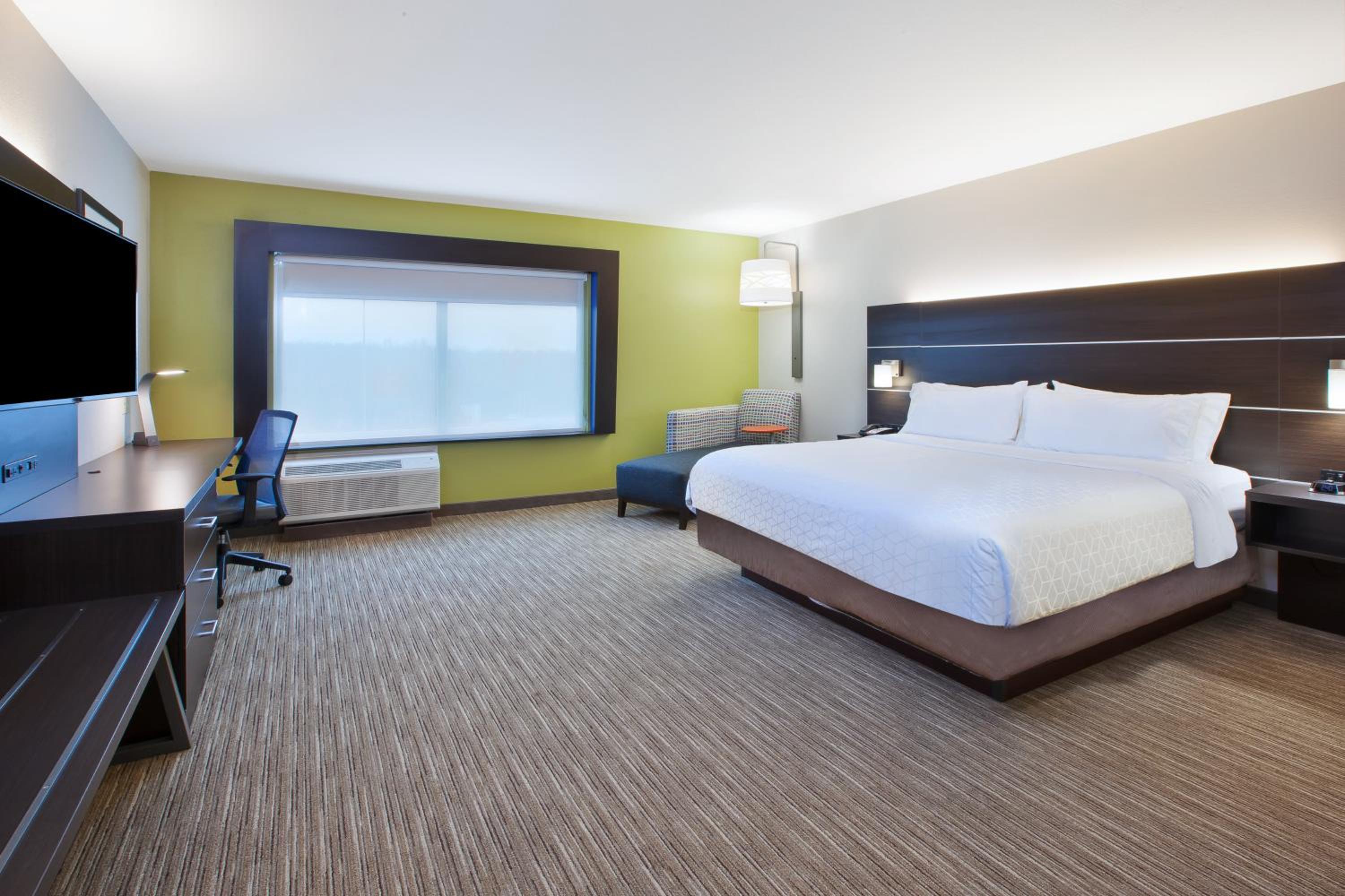 Standard King Room photo 3