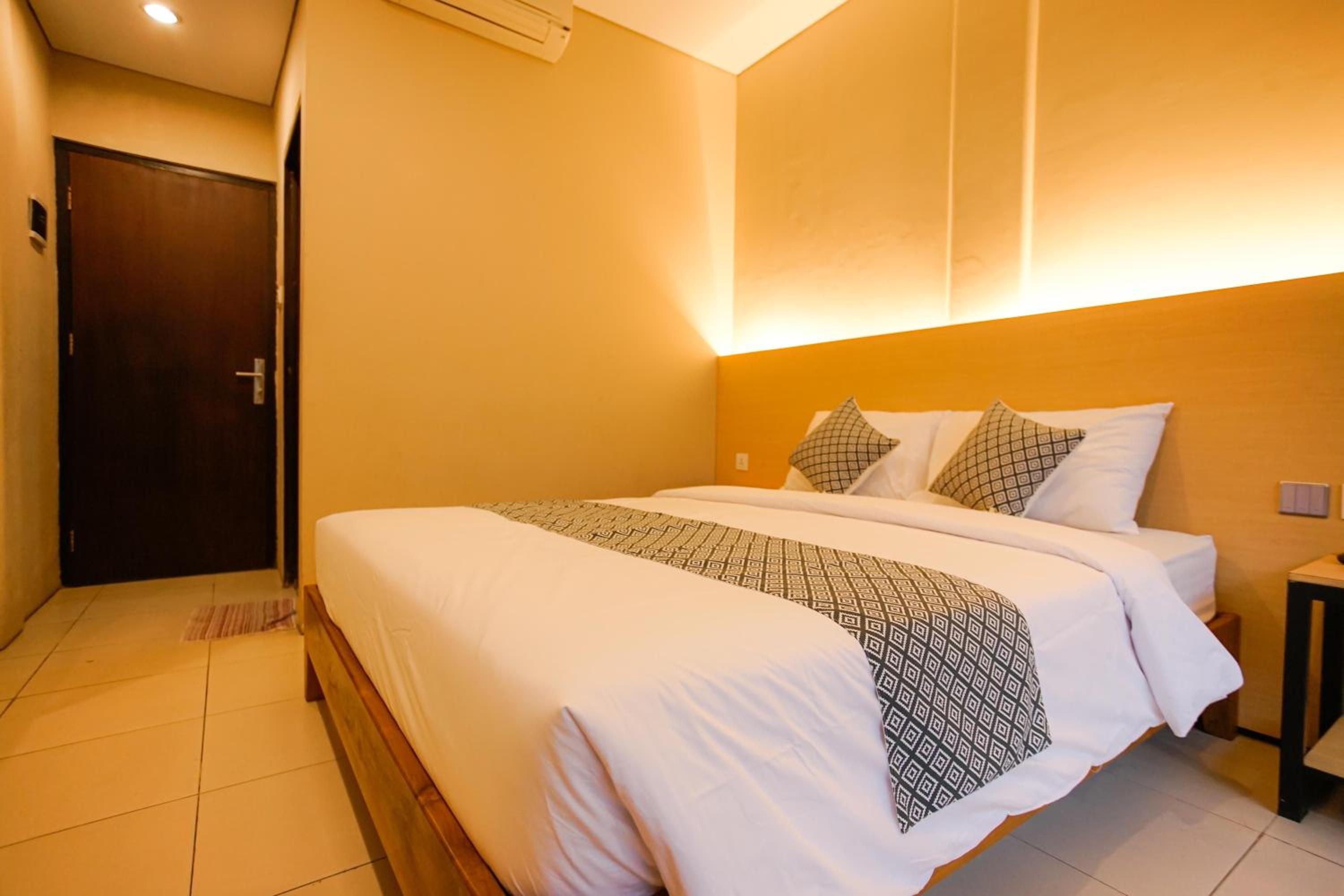 Deluxe Double Room with Balcony photo 2