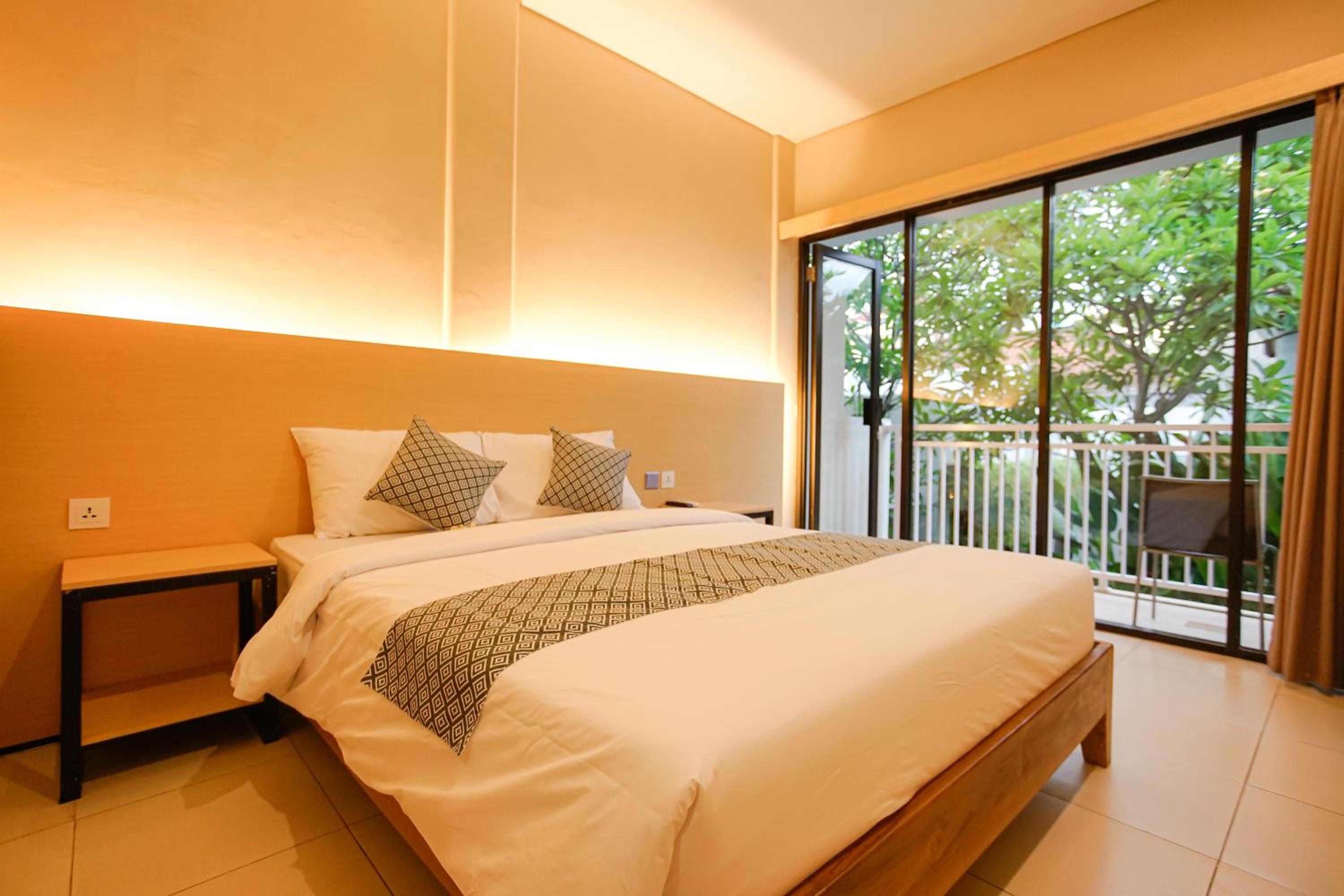 Deluxe Double Room with Balcony photo 1