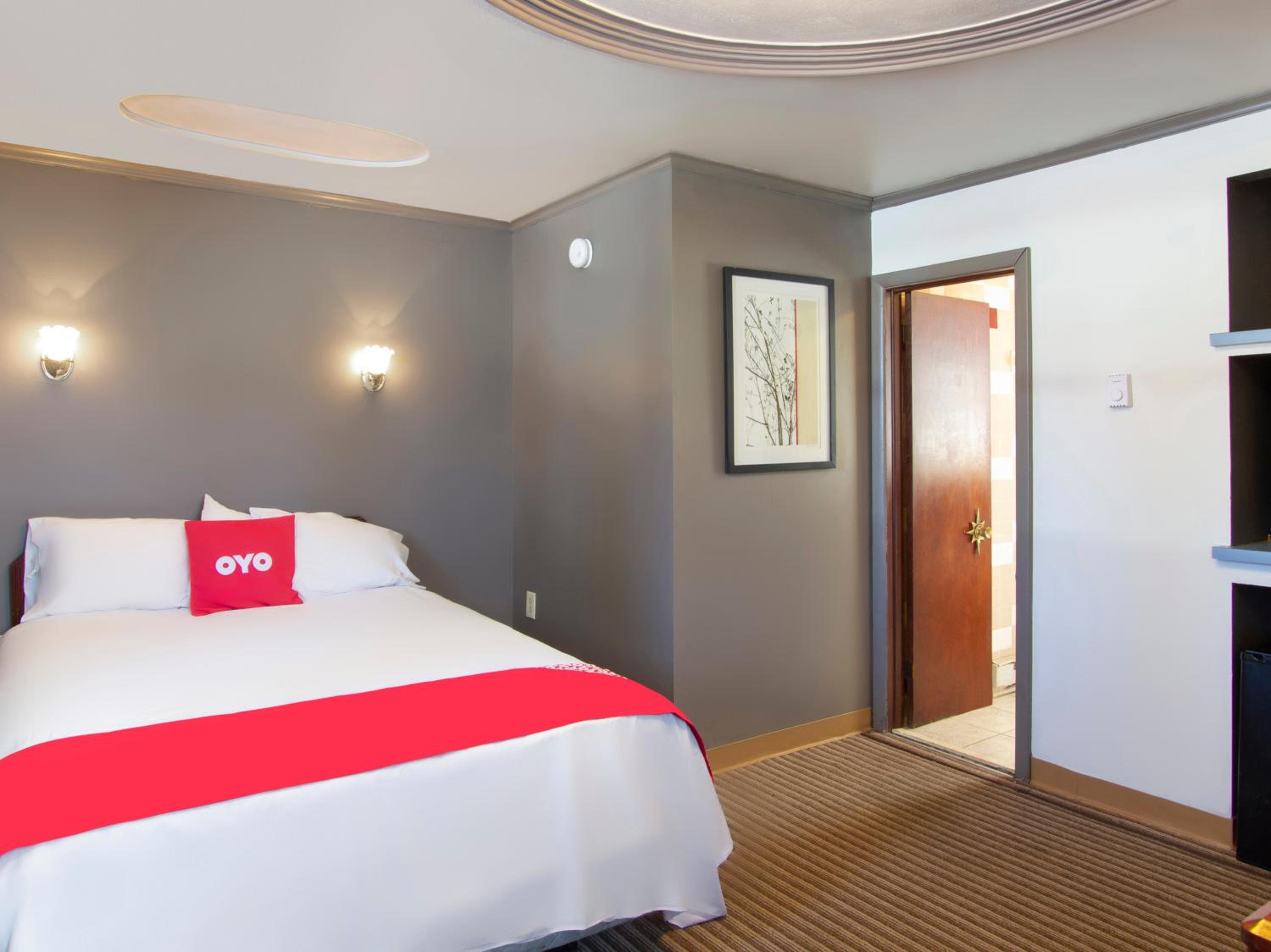 Queen Bed - Photo 5