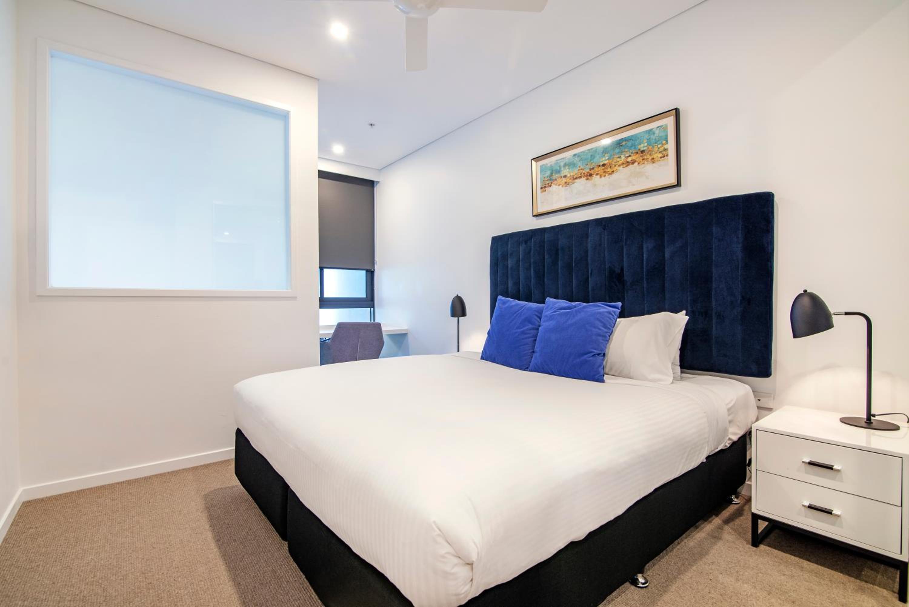 Available room thumbnail 5