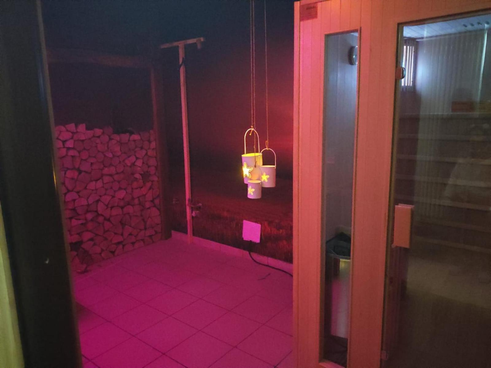 Single Room with Private Bathroom photo 3