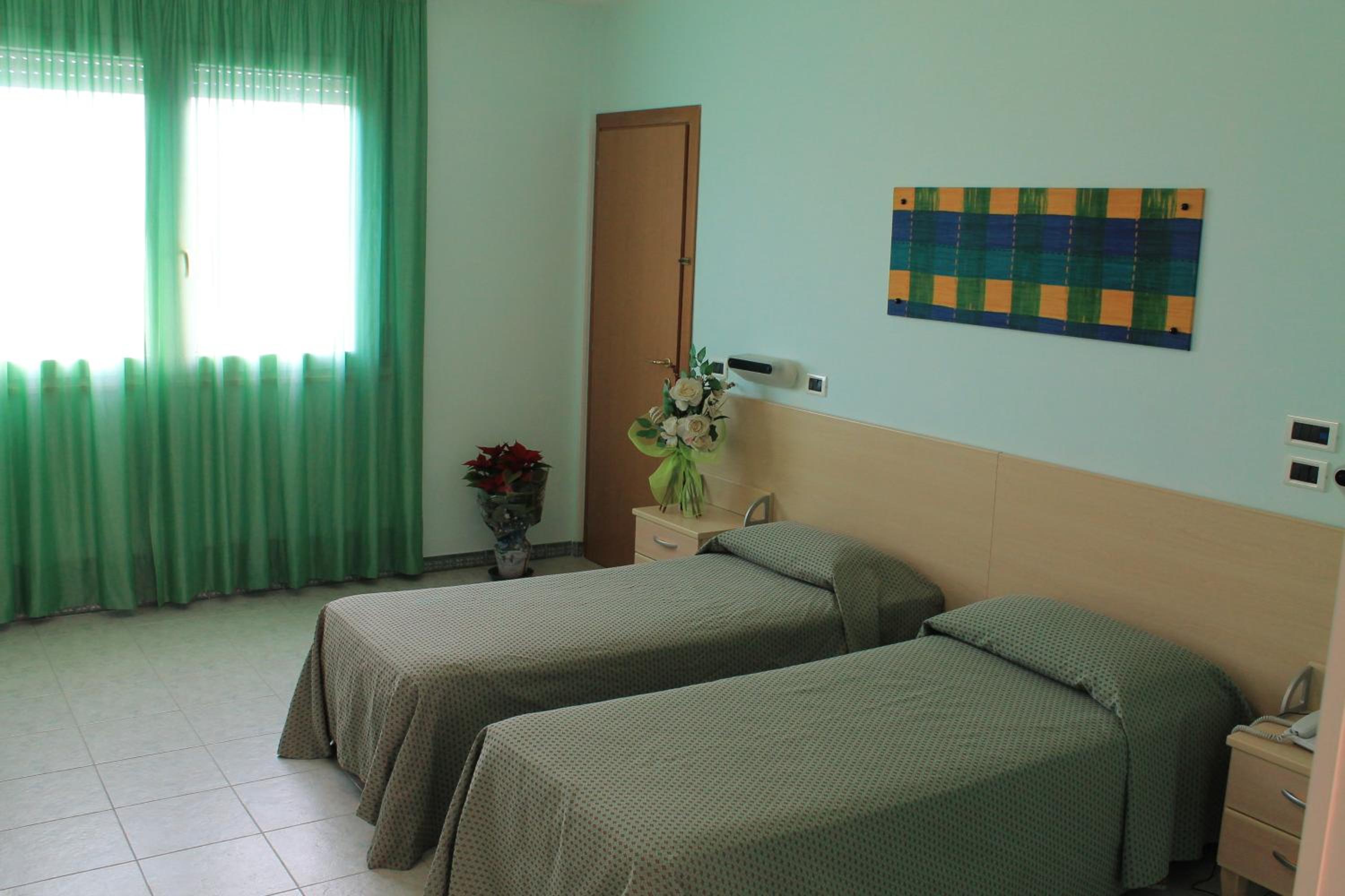Twin Room - Photo 1
