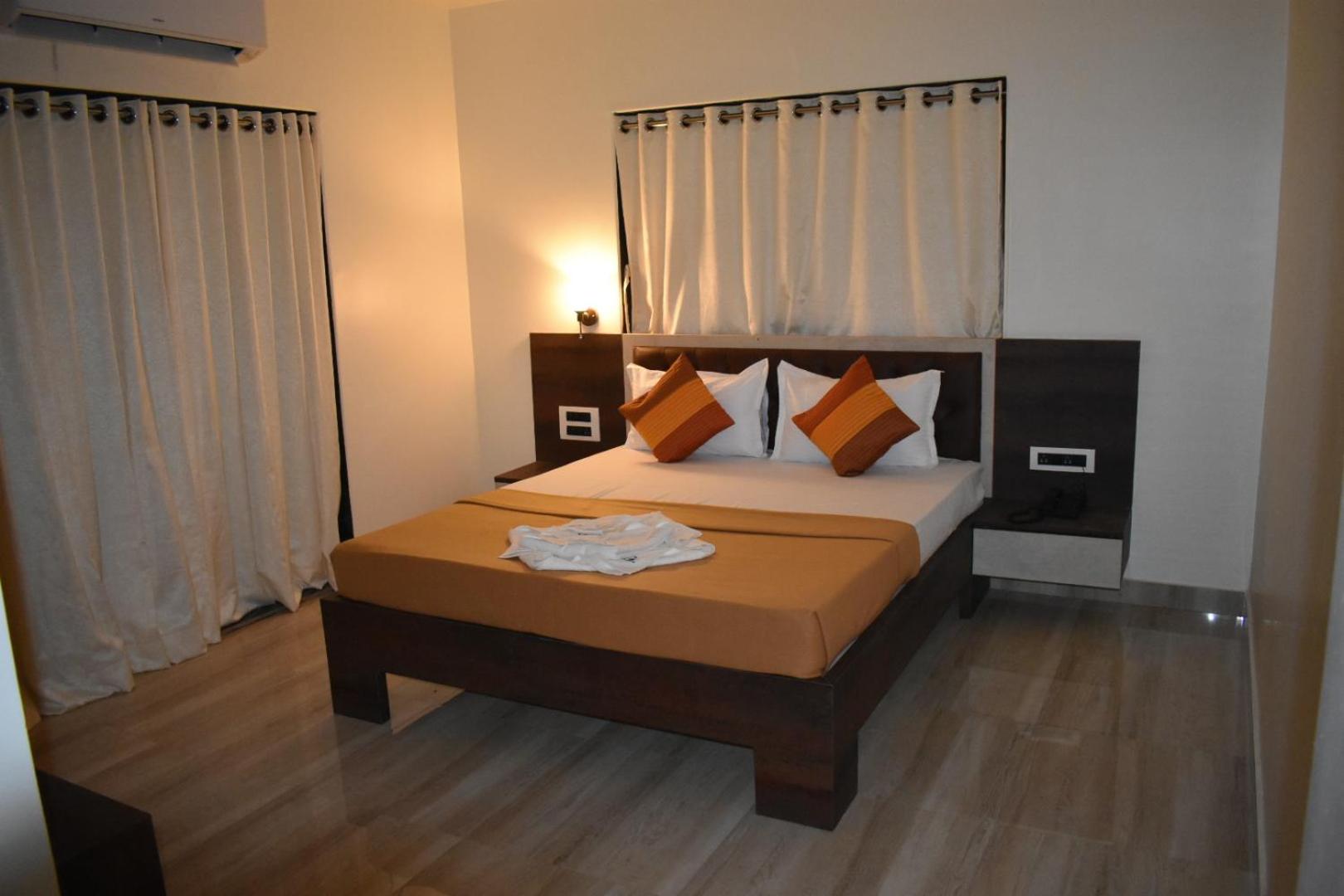 Standard Double Room with Fan photo 2