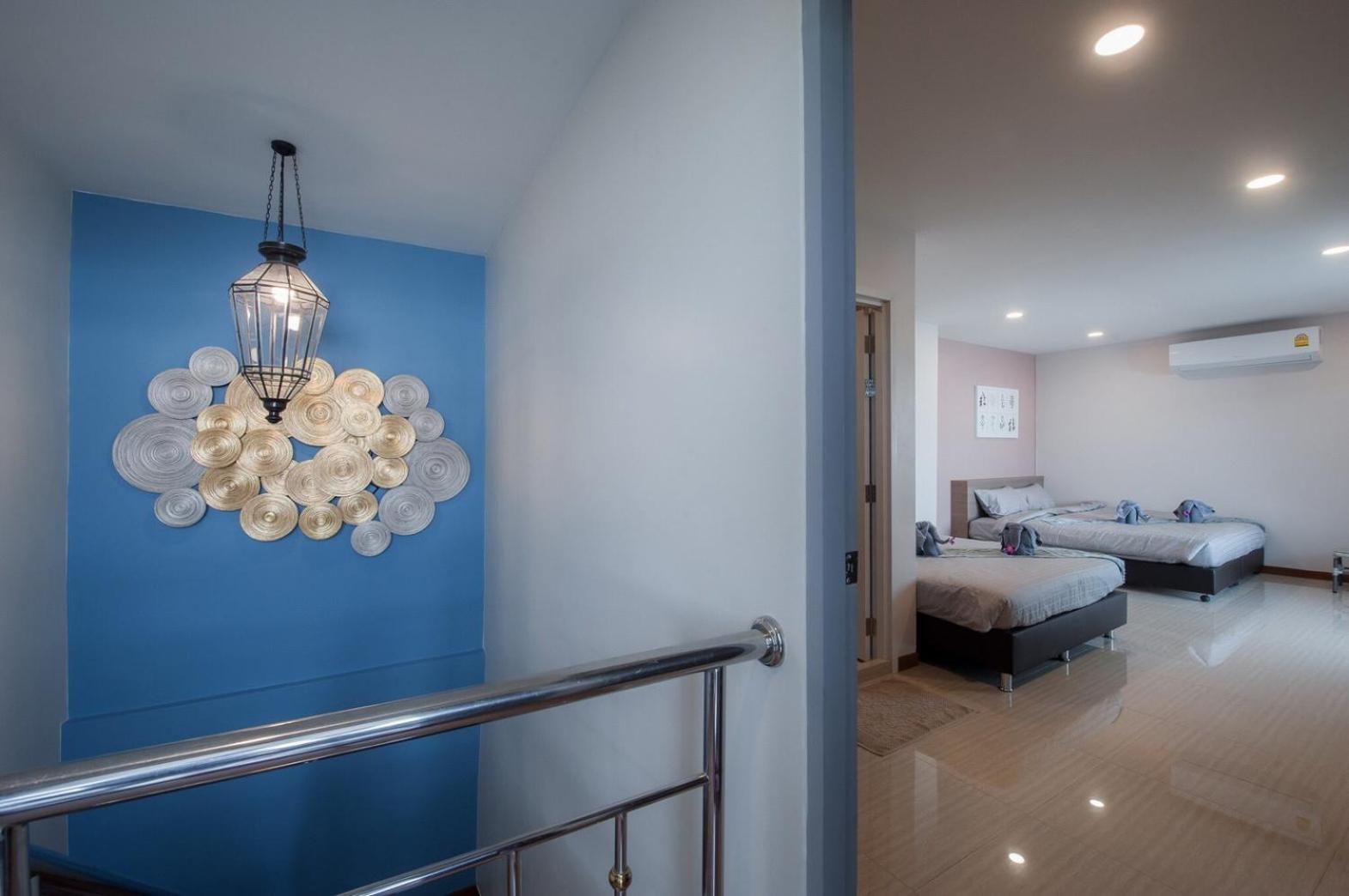 Superior Family Room photo 3
