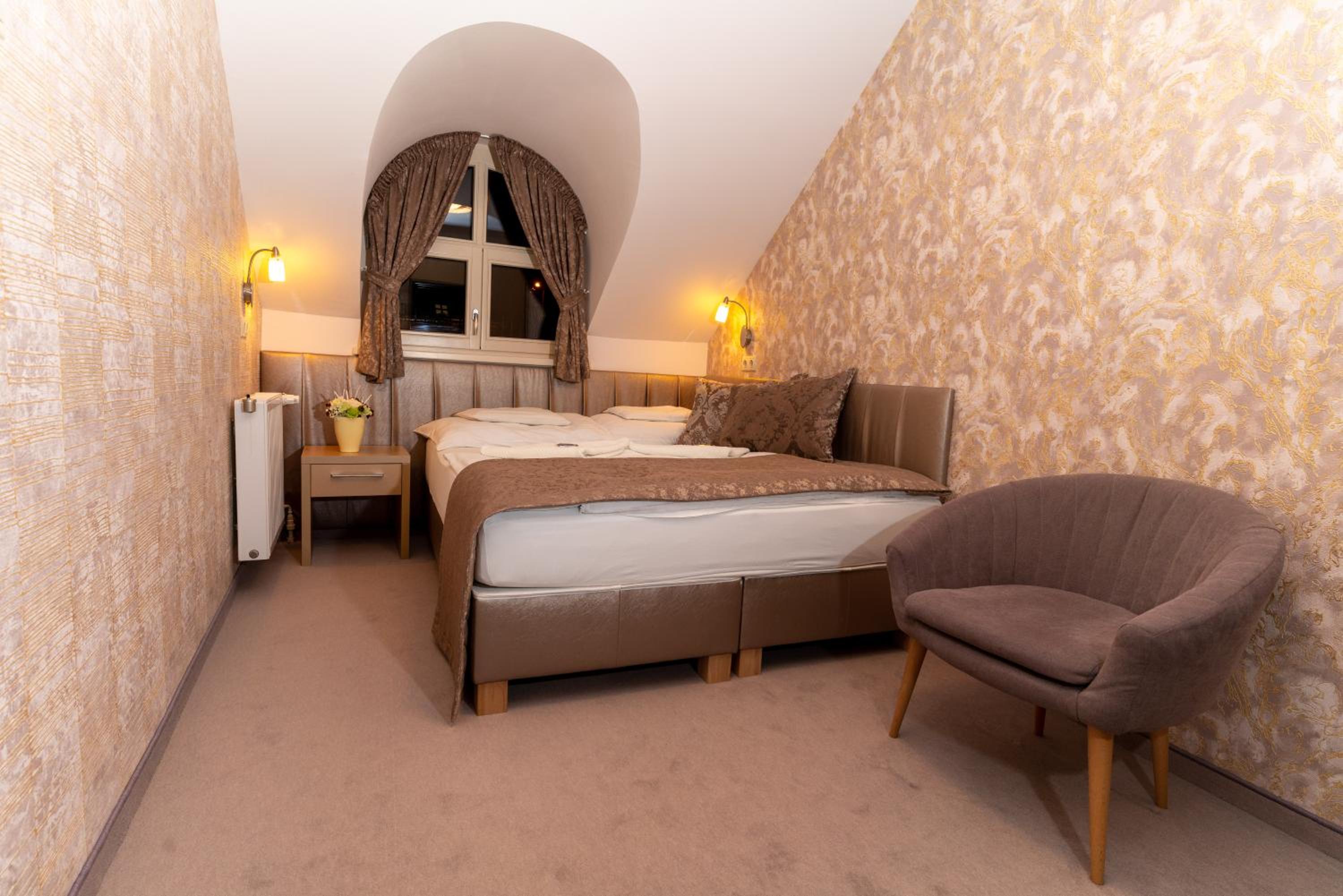 Double Room - Photo 11