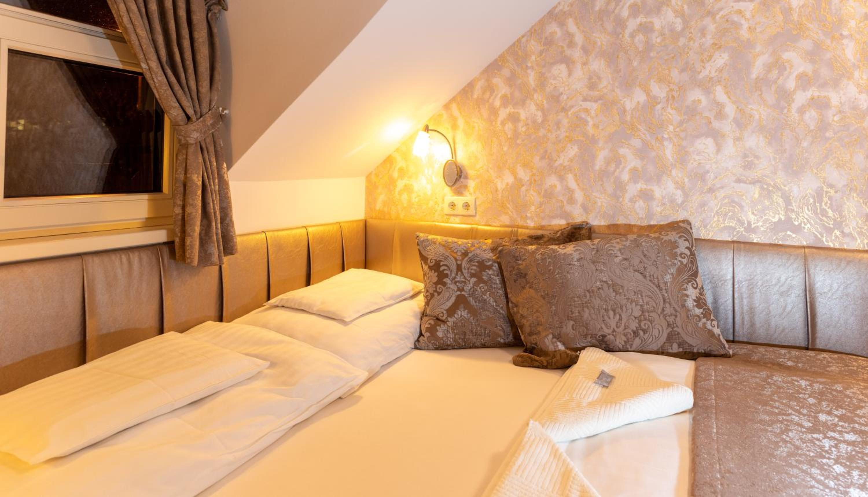 Double Room - Photo 7