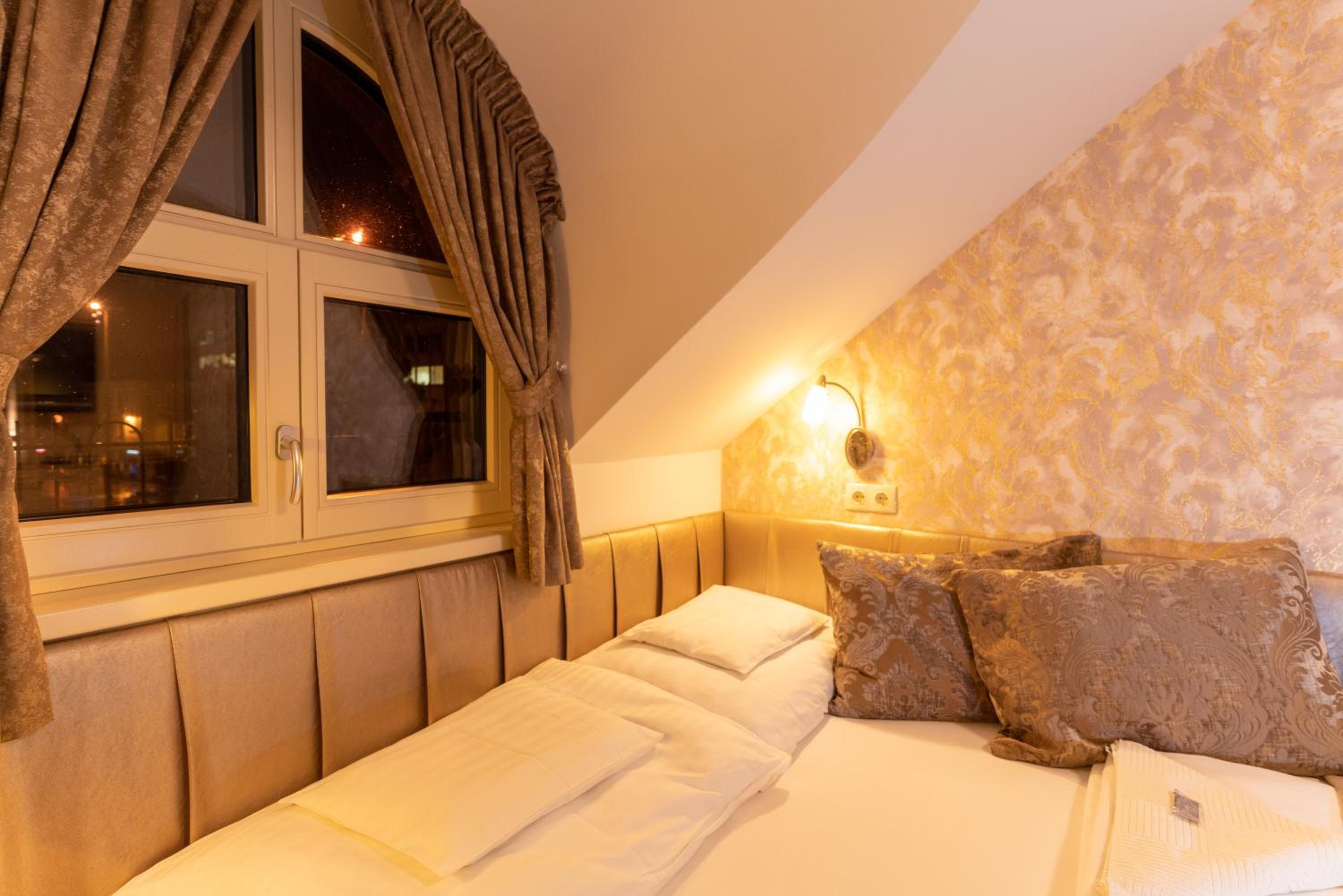 Double Room - Photo 8