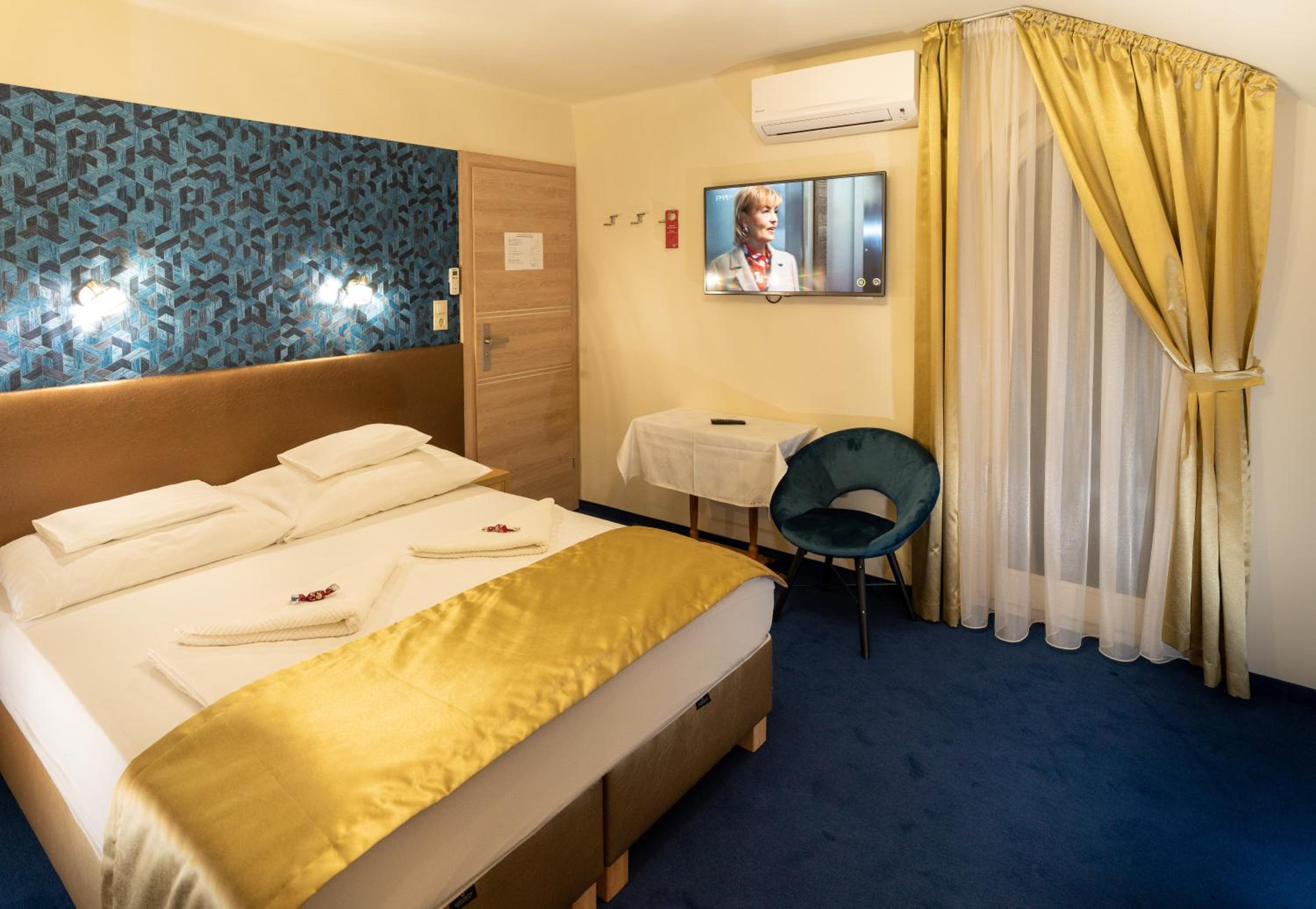 Triple Room - Photo 20