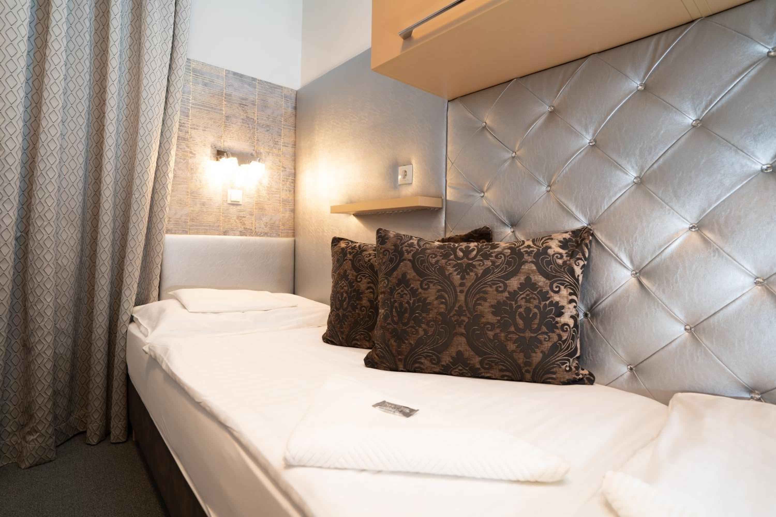 Twin Room - Photo 33