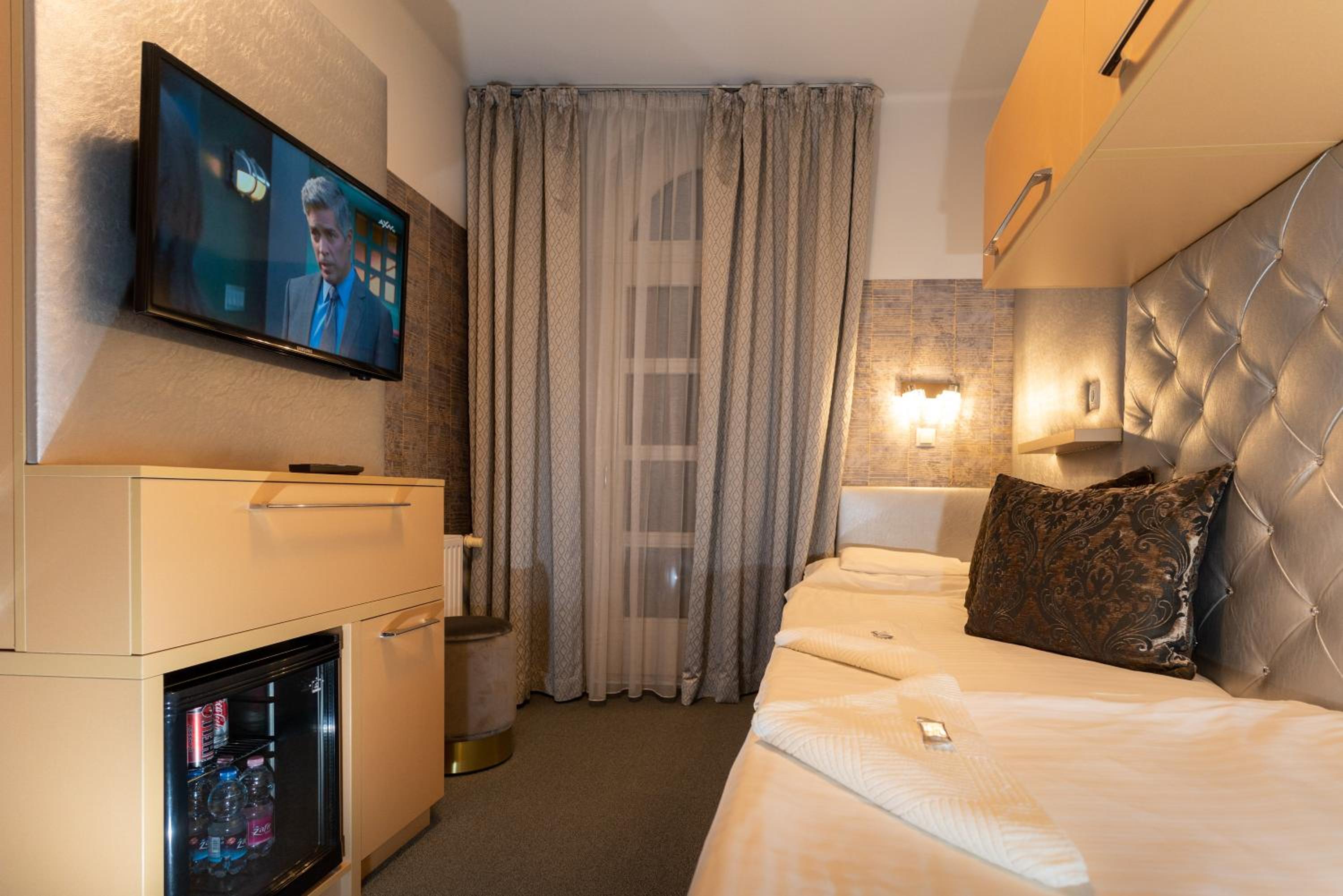 Twin Room - Photo 41
