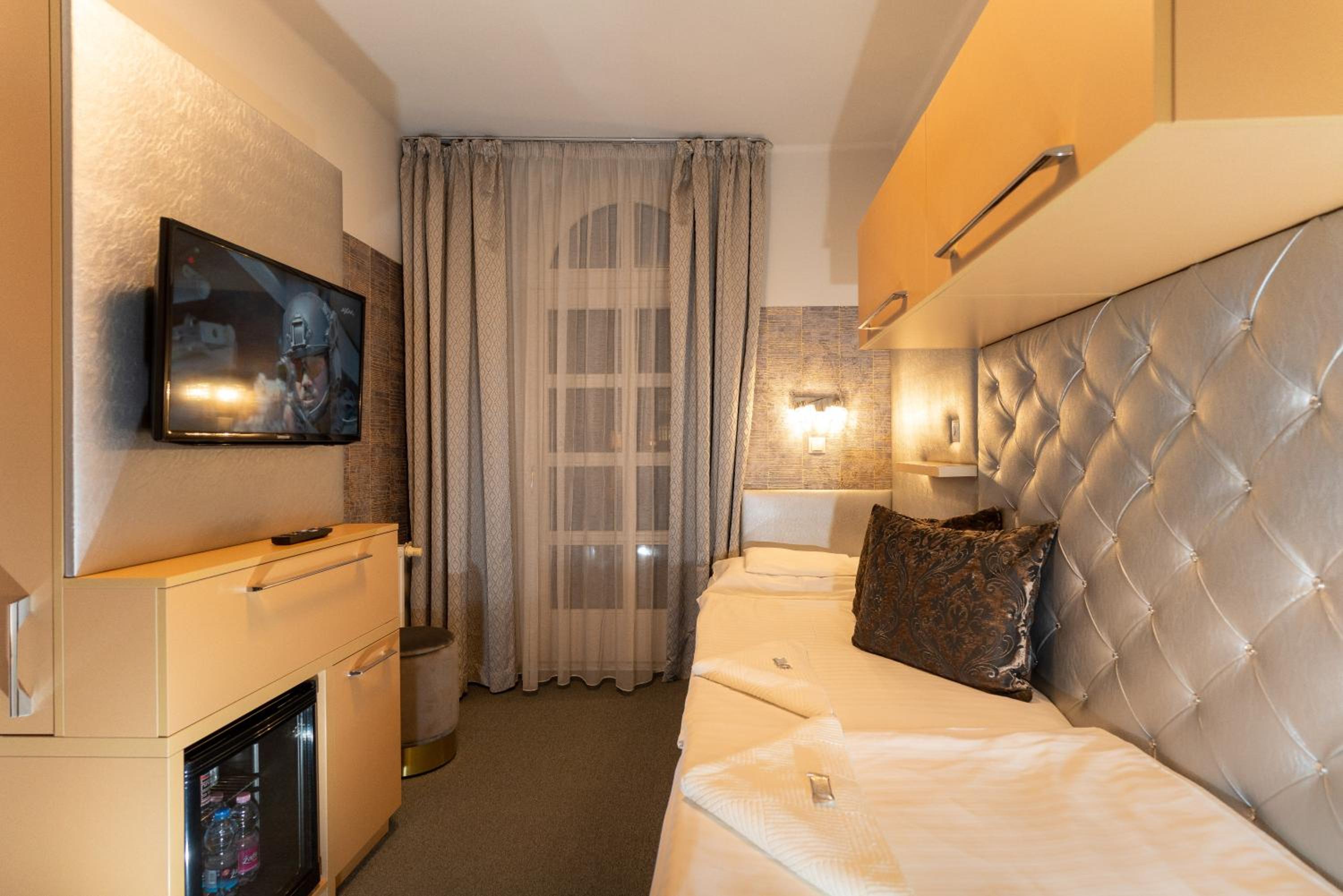 Twin Room - Photo 34