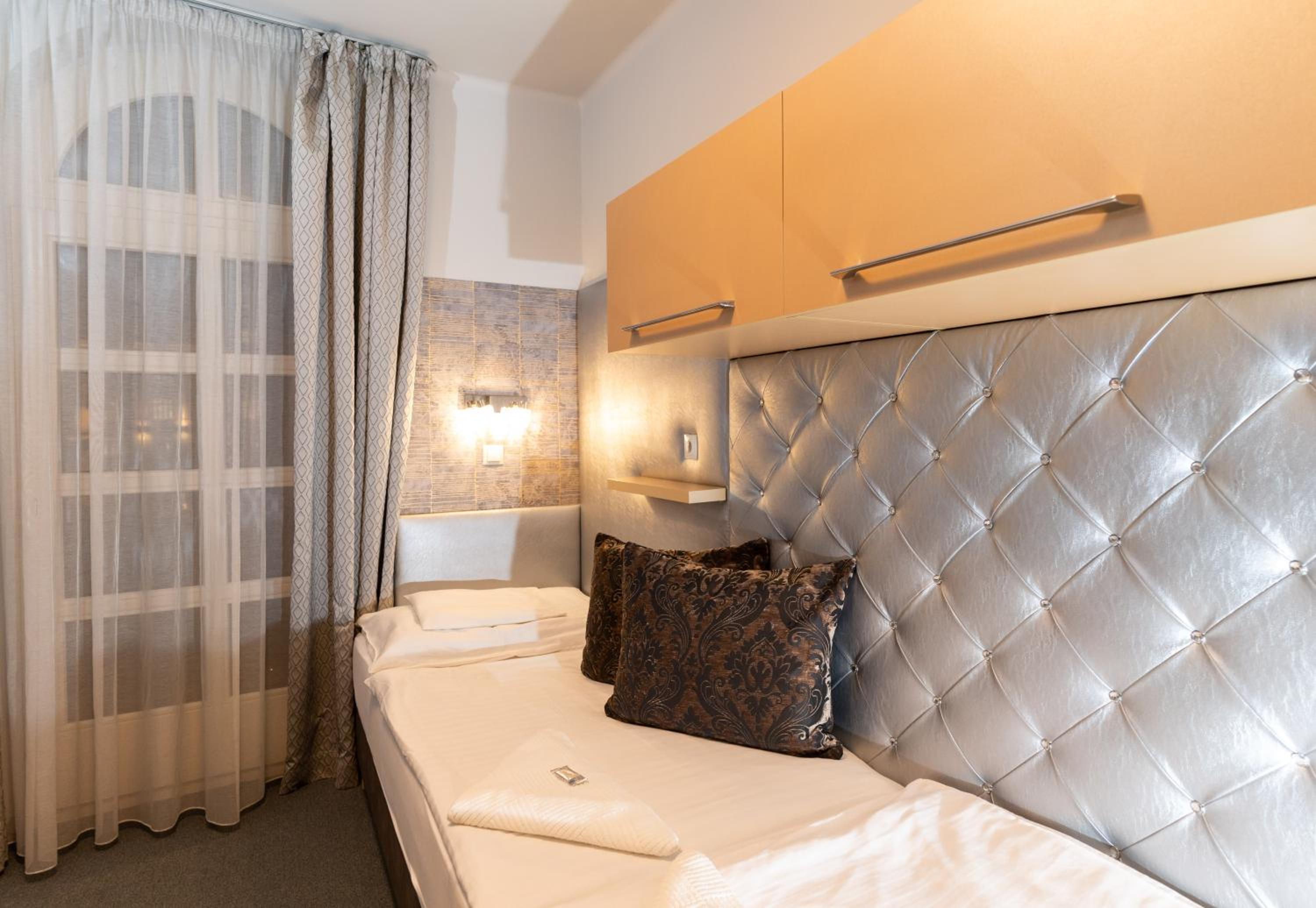 Twin Room - Photo 36