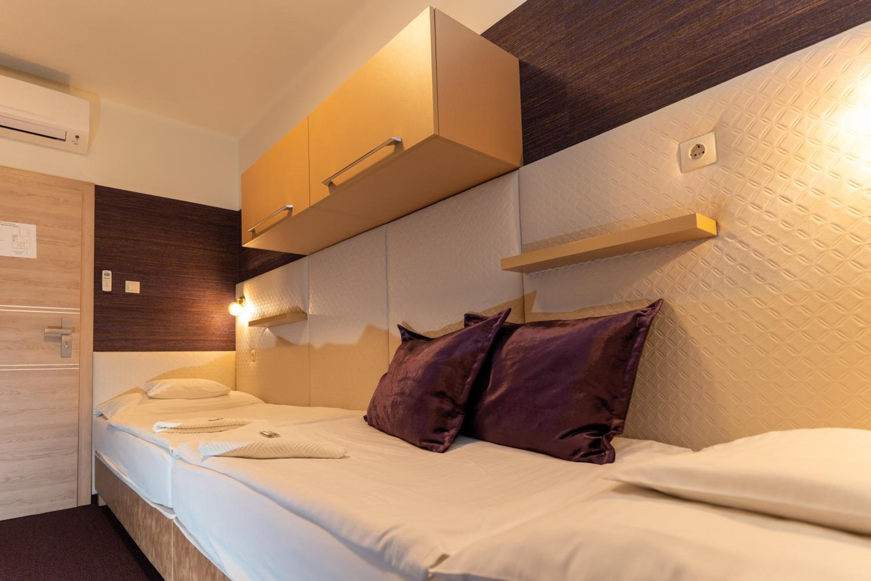 Twin Room - Photo 51