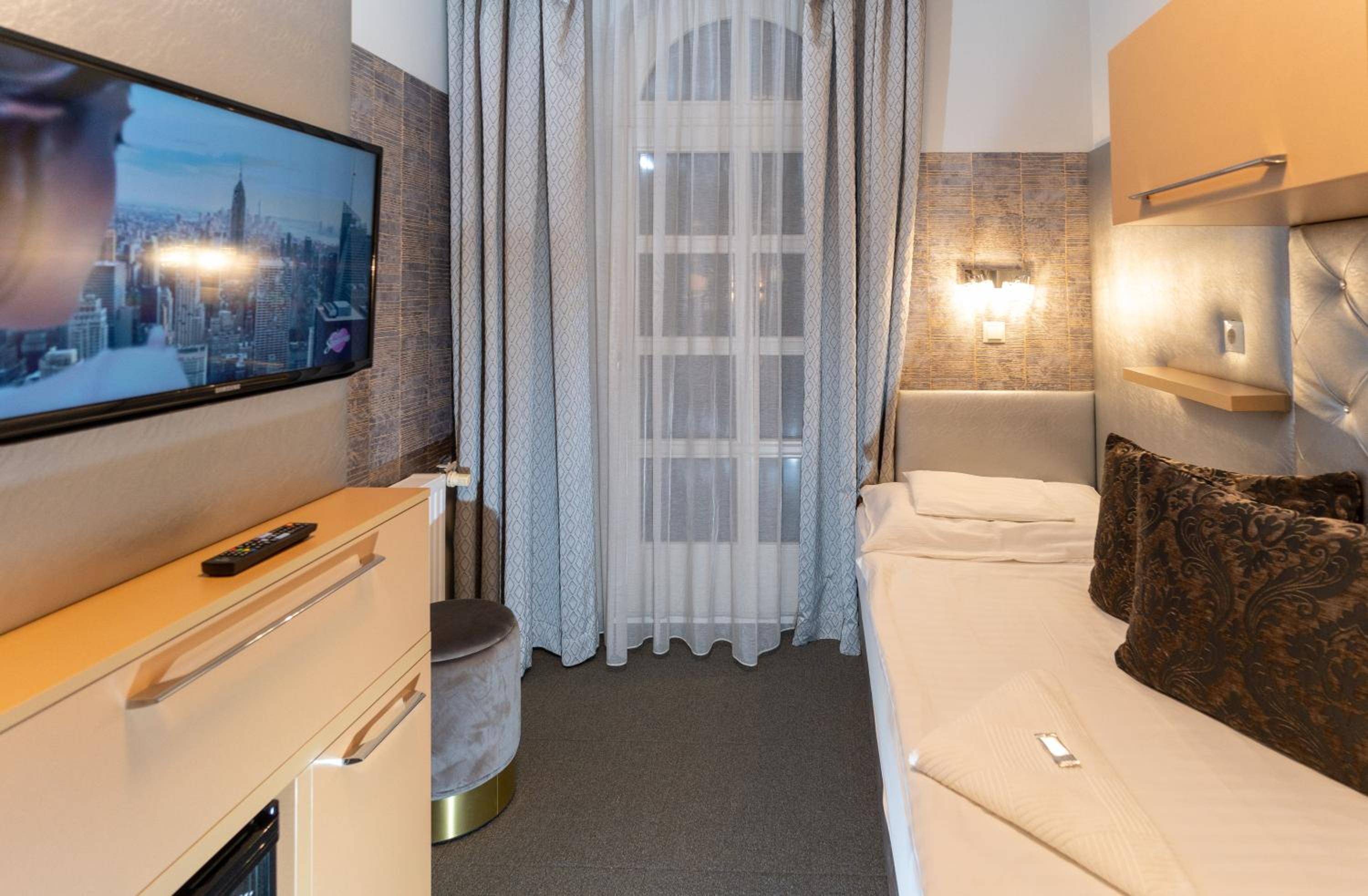 Twin Room - Photo 46