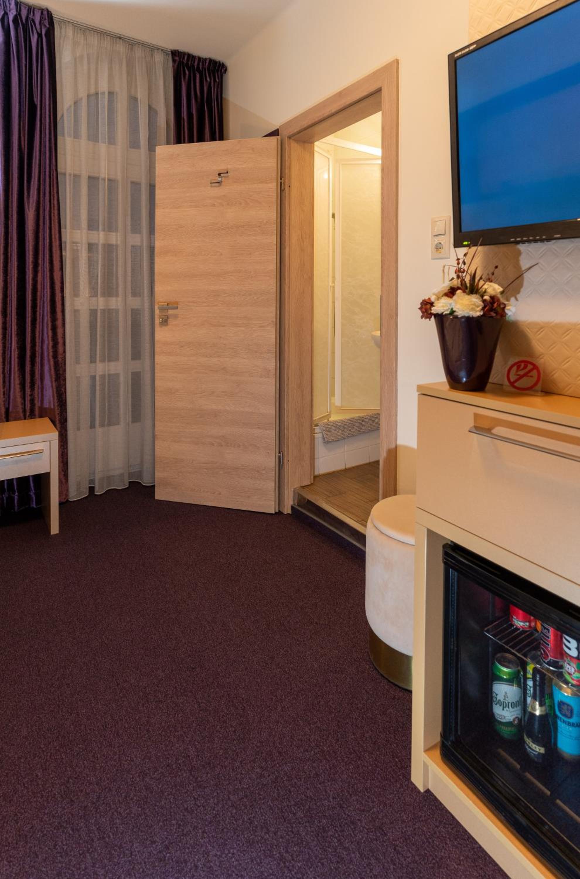 Twin Room - Photo 48