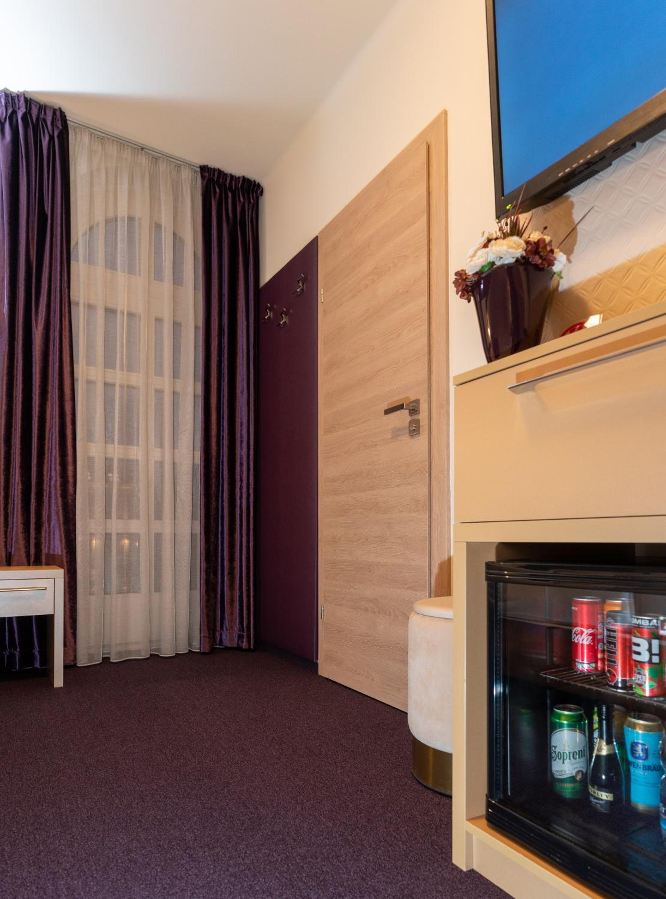 Twin Room - Photo 49