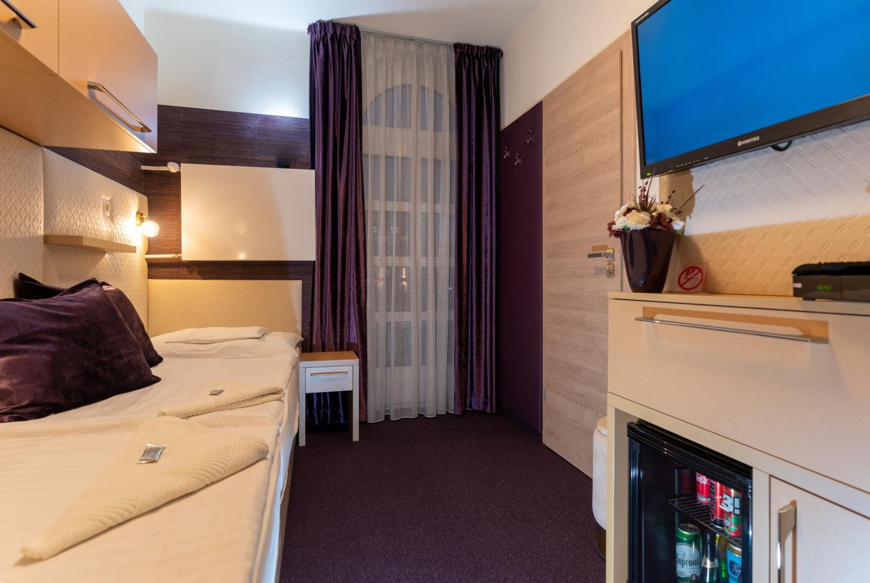 Twin Room - Photo 50