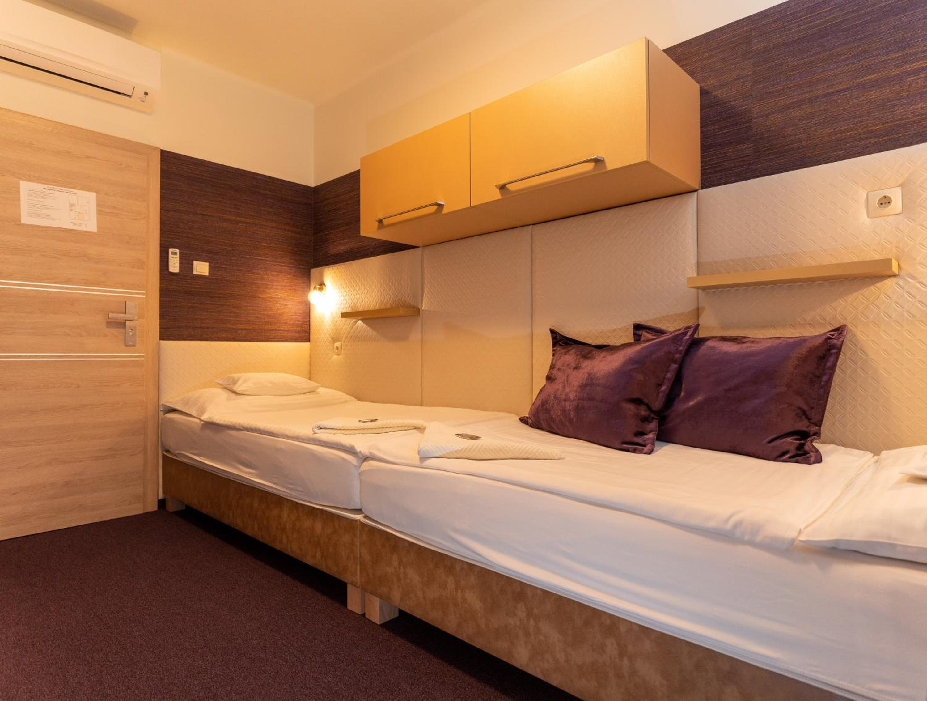 Twin Room - Photo 27