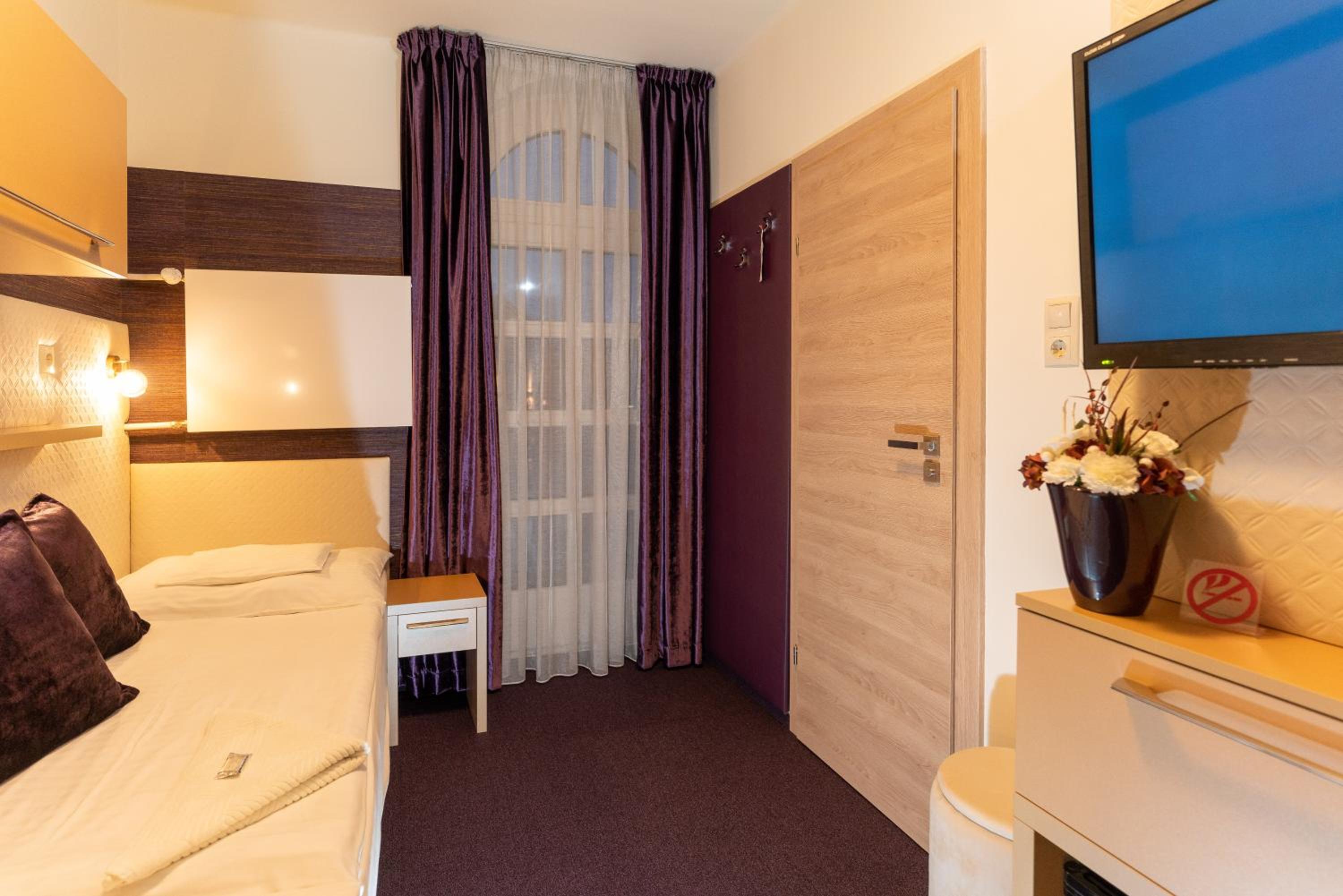 Twin Room - Photo 30