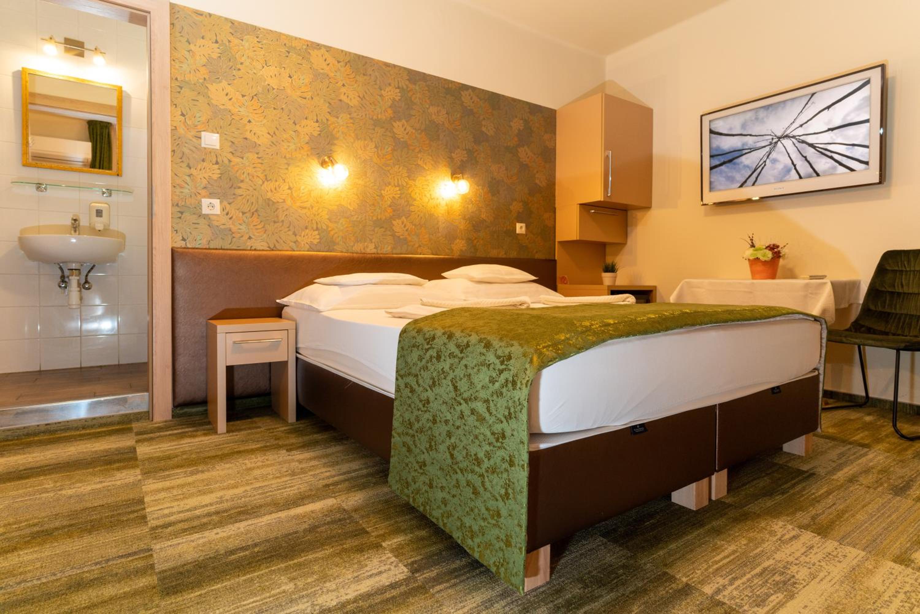 Triple Room - Photo 16