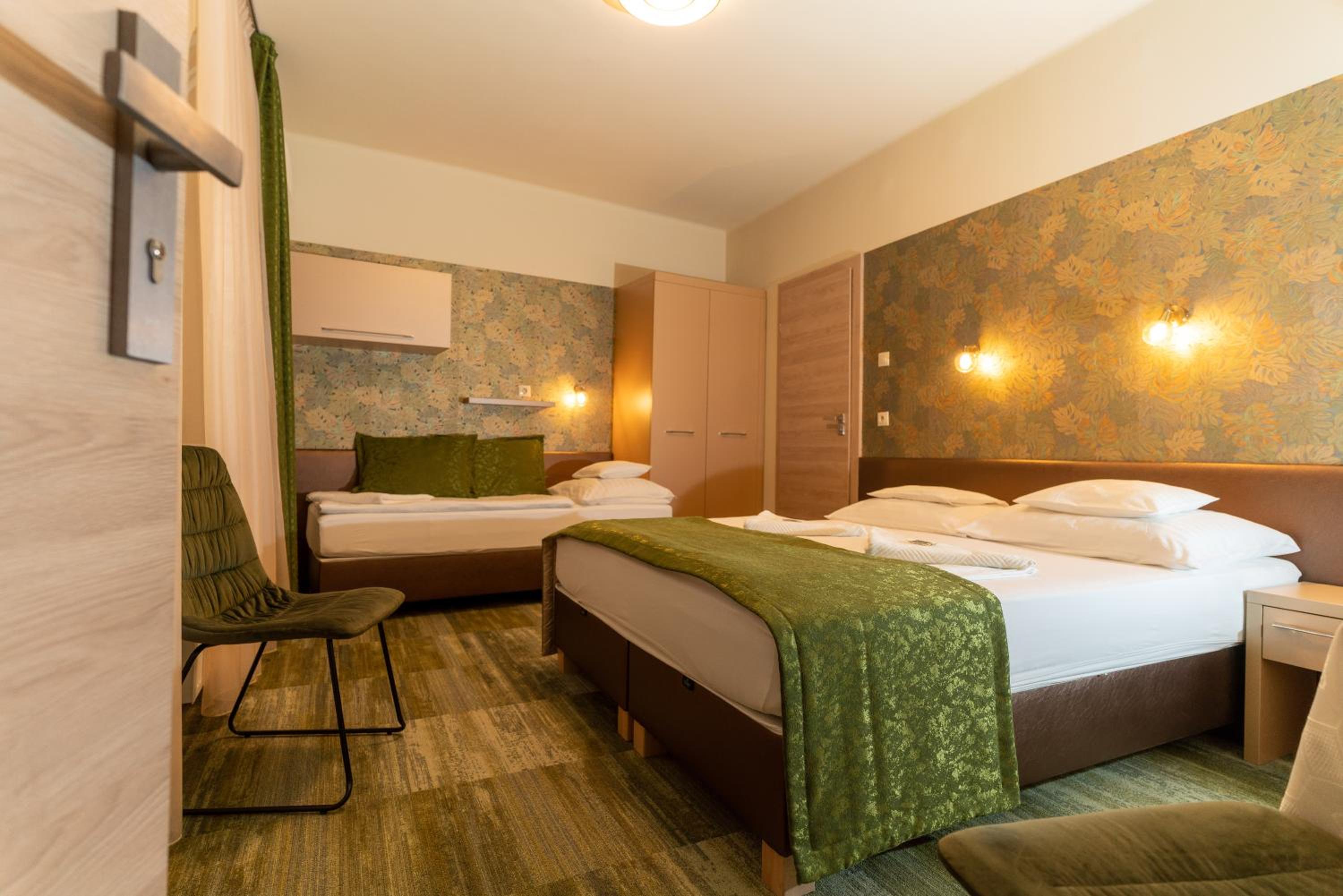 Triple Room - Photo 17