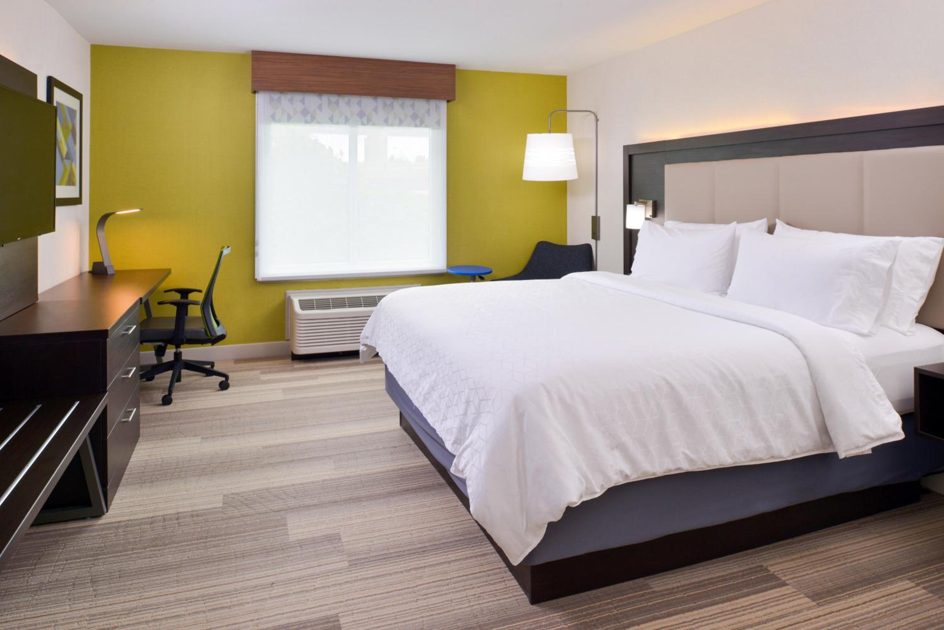 Standard King Room photo 1