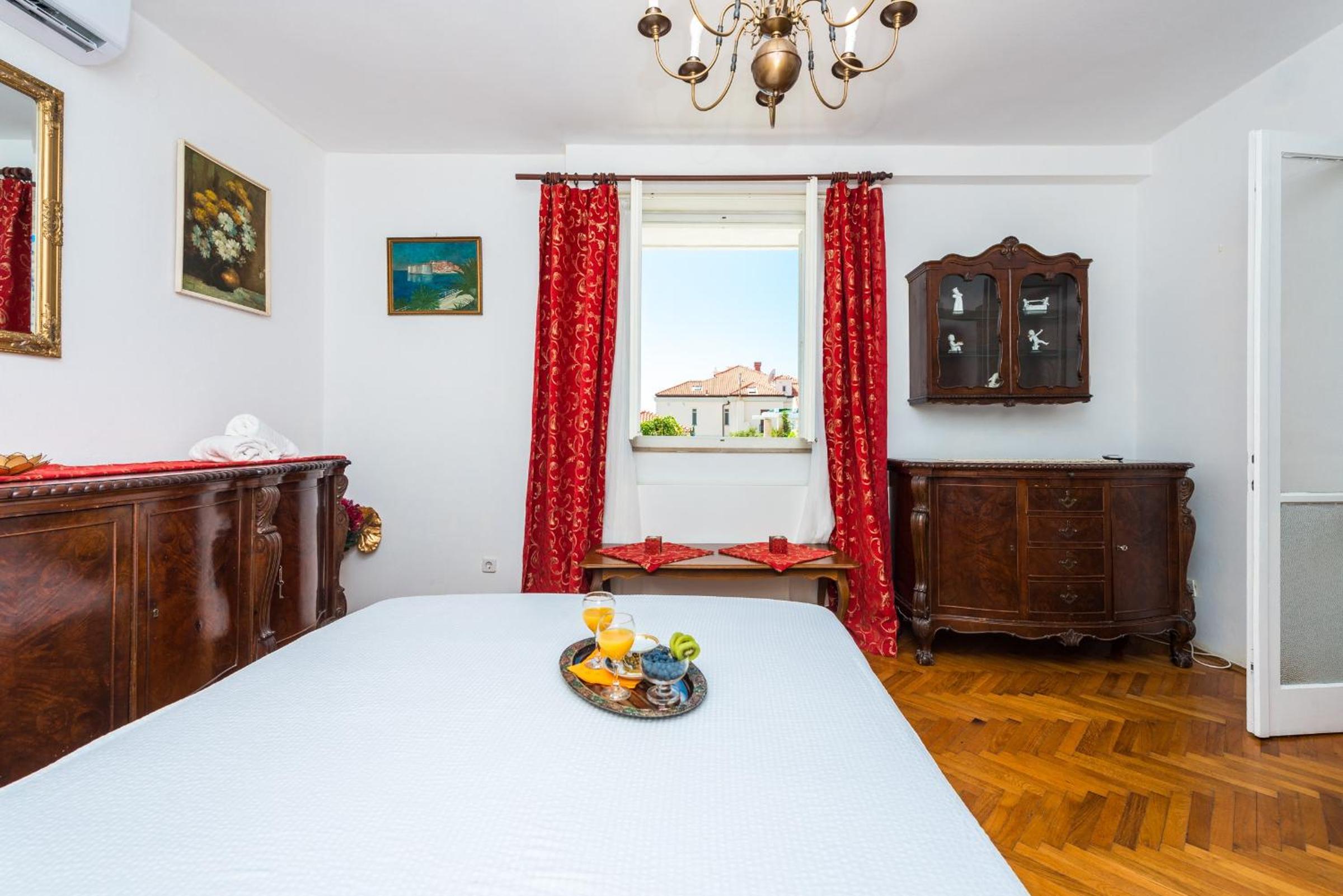 Fünf Schlafzimmer Villa mit Privatpool