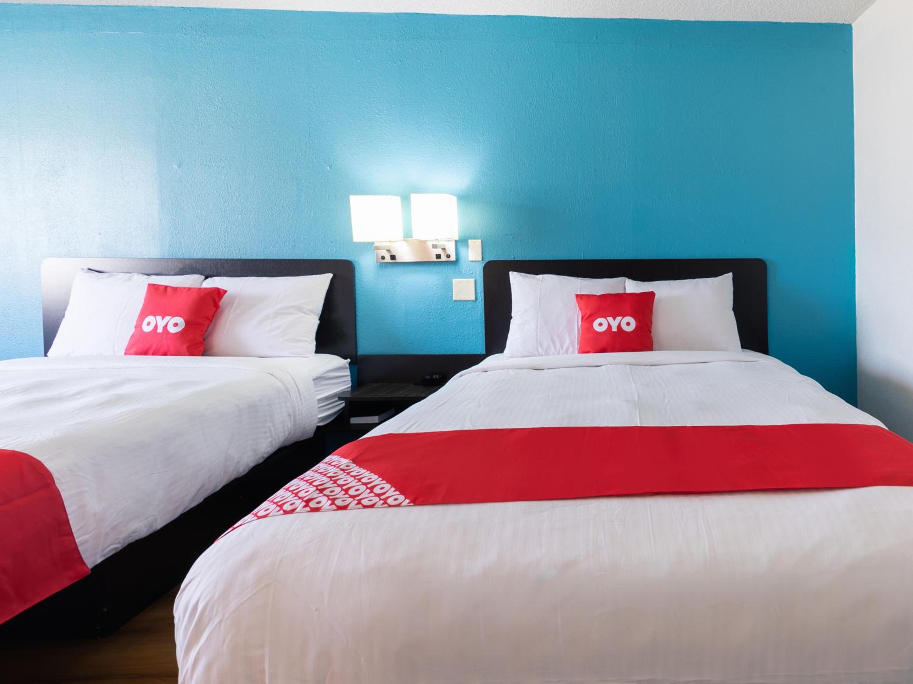 Queen Room with Two Queen Beds - Photo 6