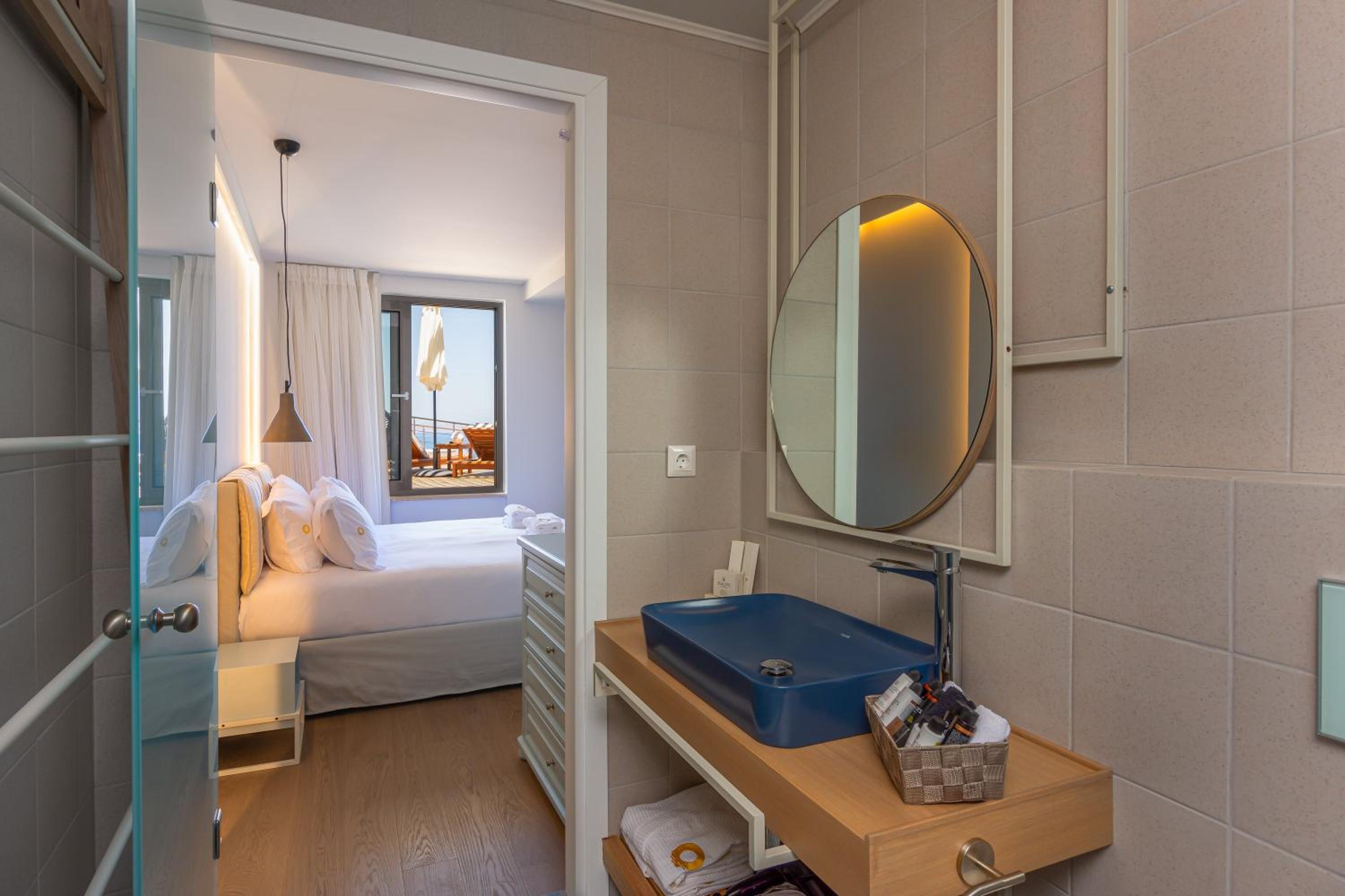 One Bedroom Sea View Villa with Private Pool photo 2