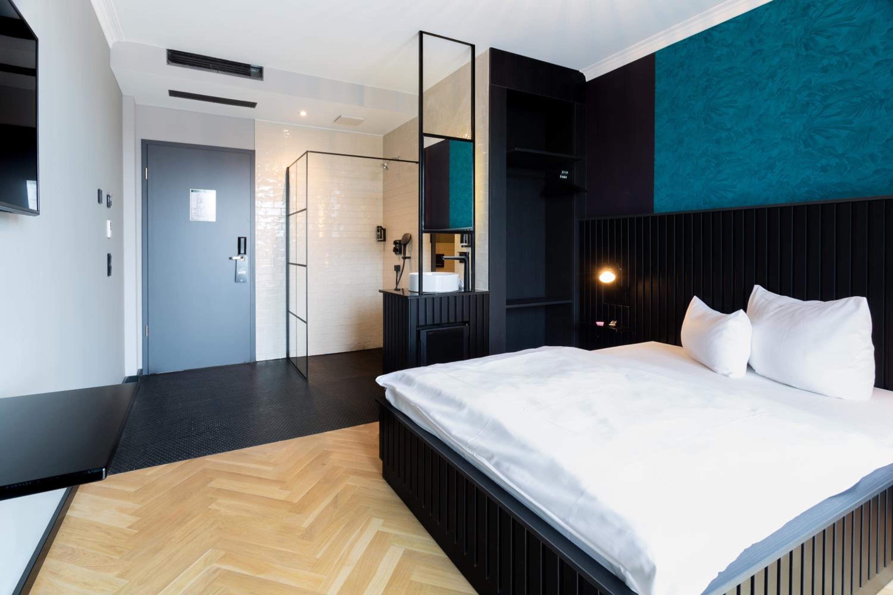 Premium Double Room - Photo 6