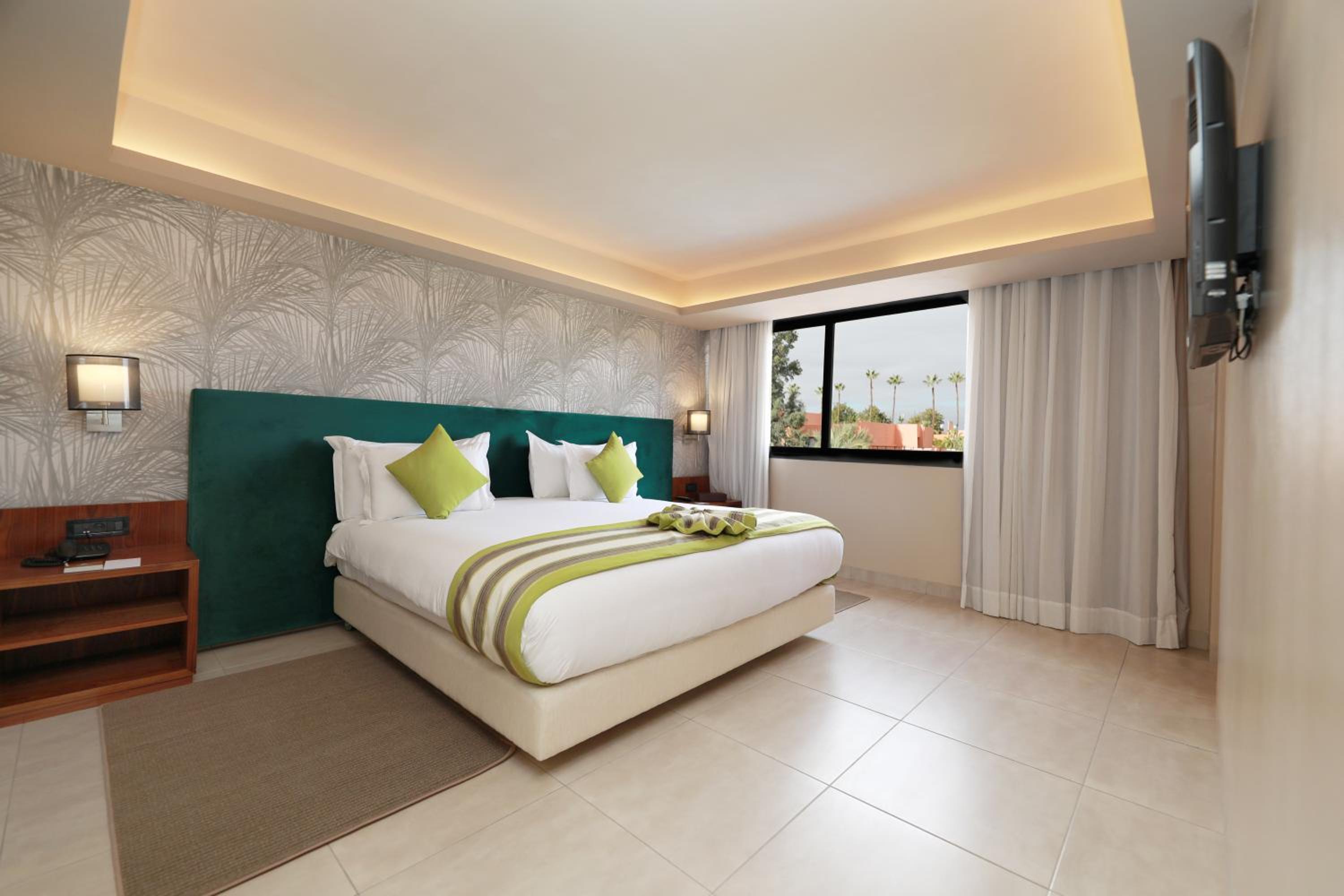 Junior Suite With Pool View - Photo 7