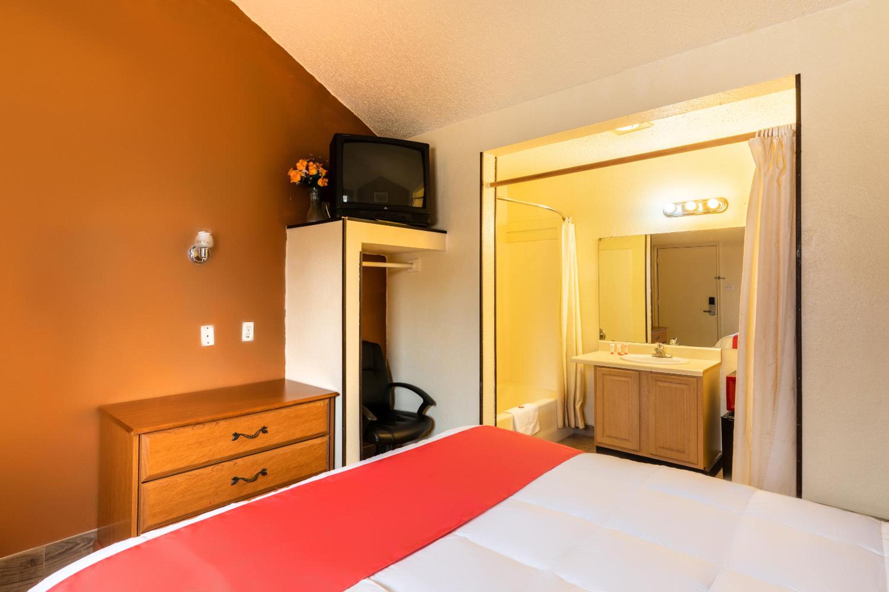 Queen Room - Photo 14