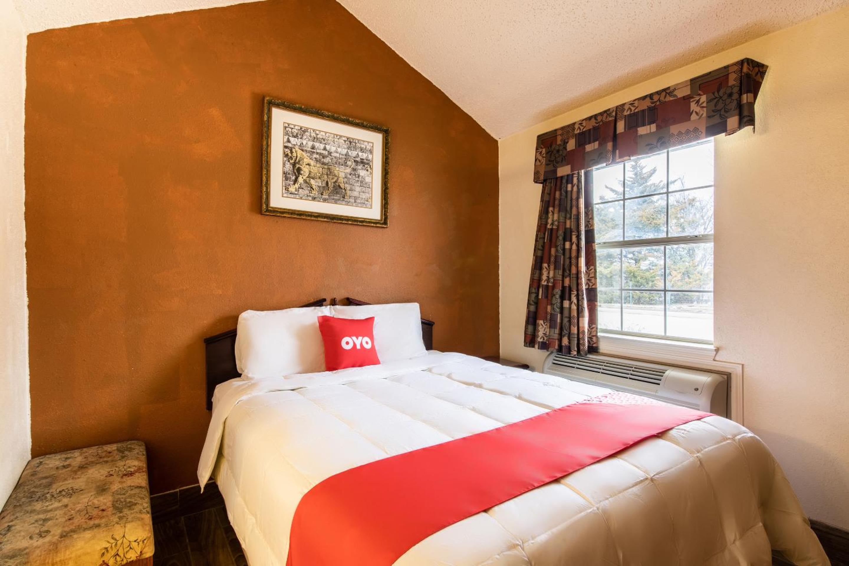 Queen Room - Photo 12