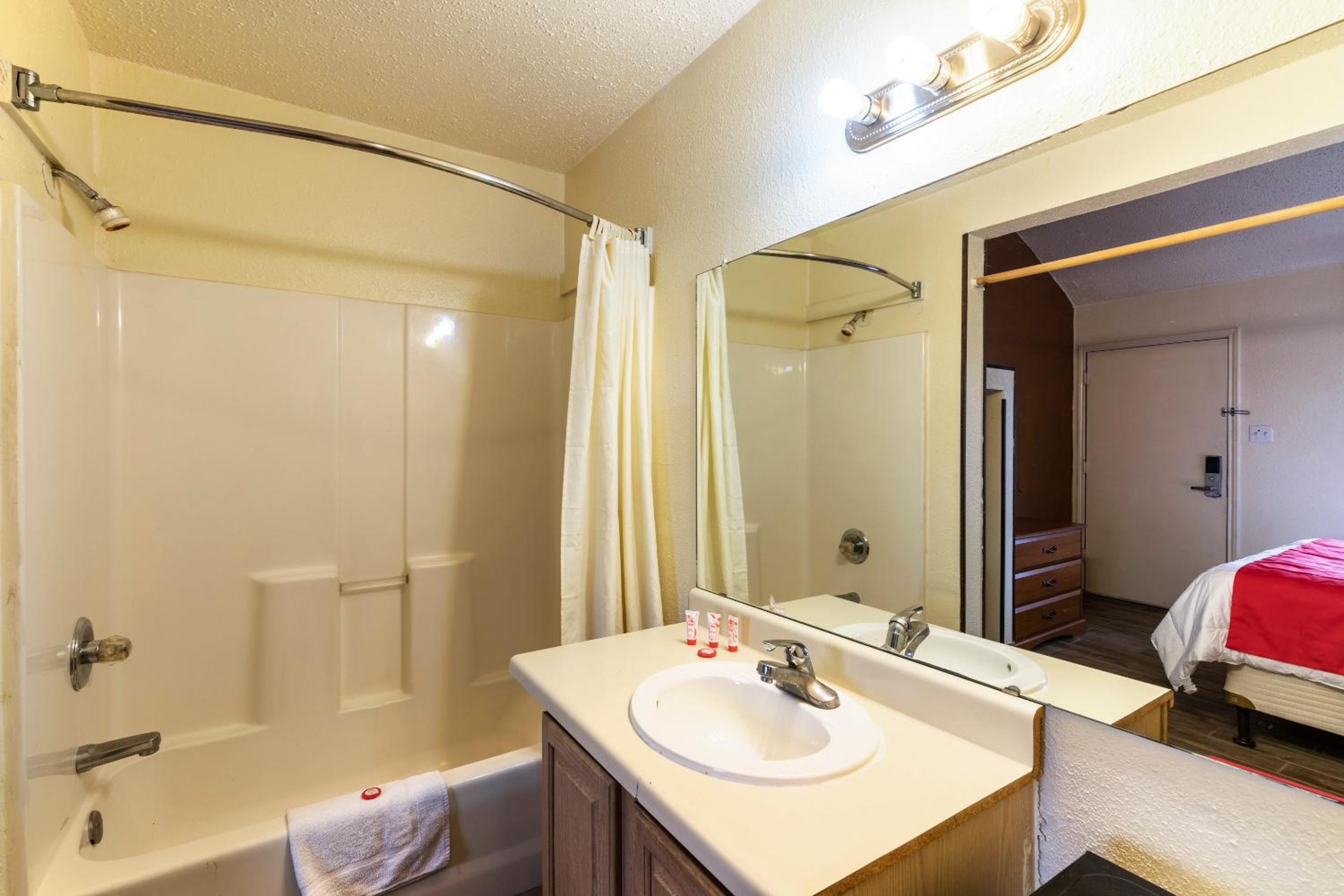 Queen Room - Photo 3