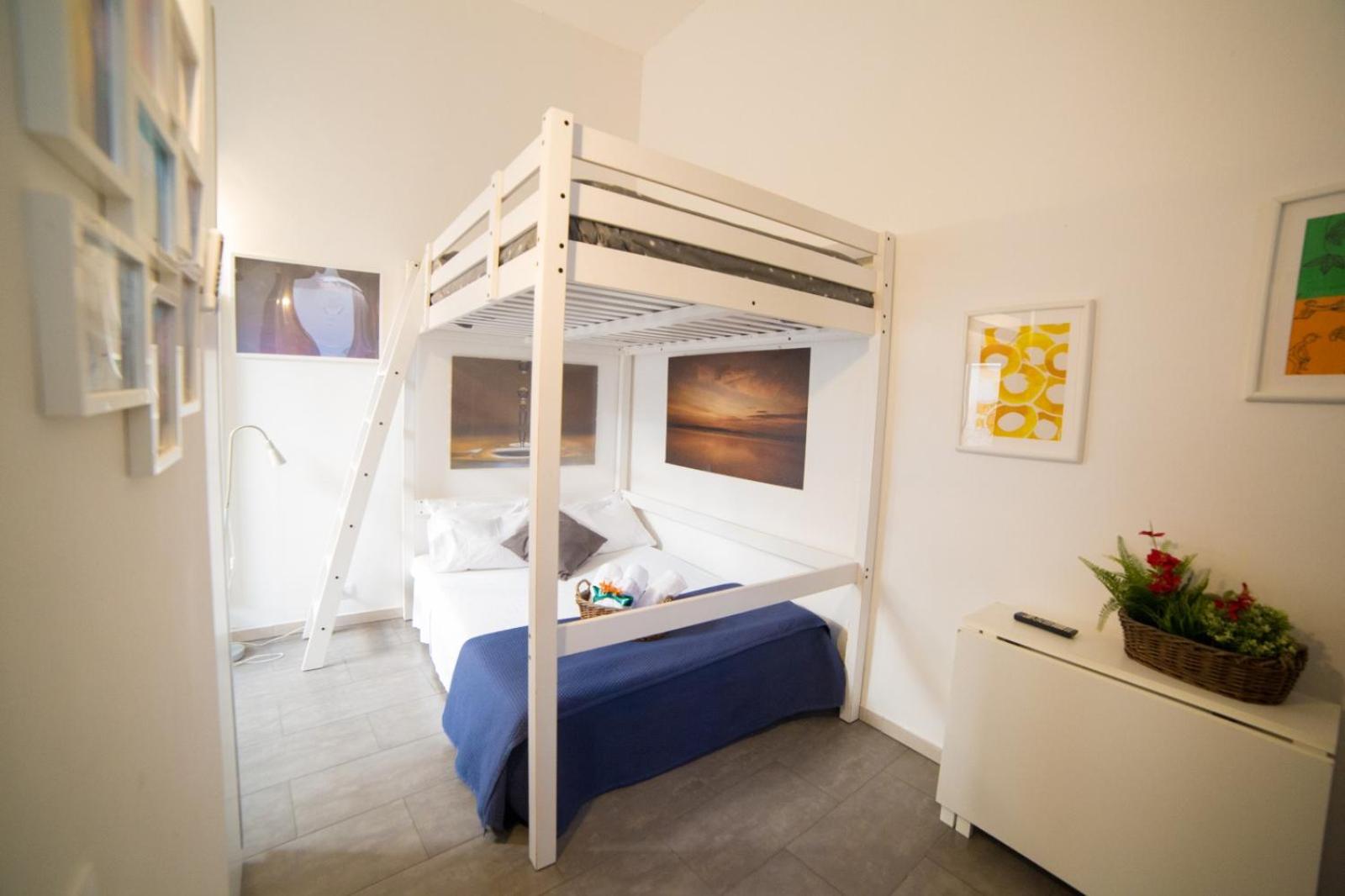 Studio Apartment photo 1