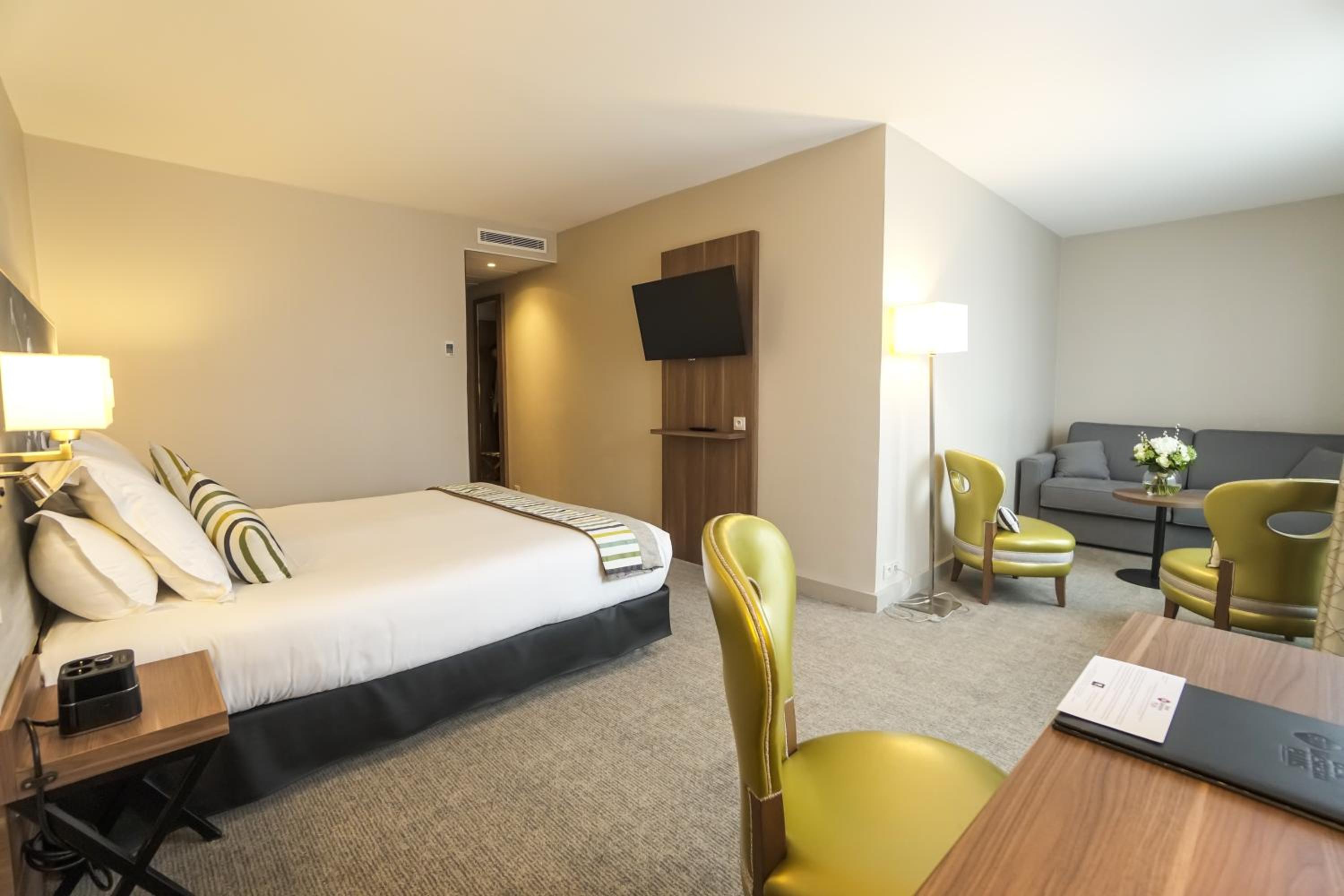 Deluxe Queen Room photo 2