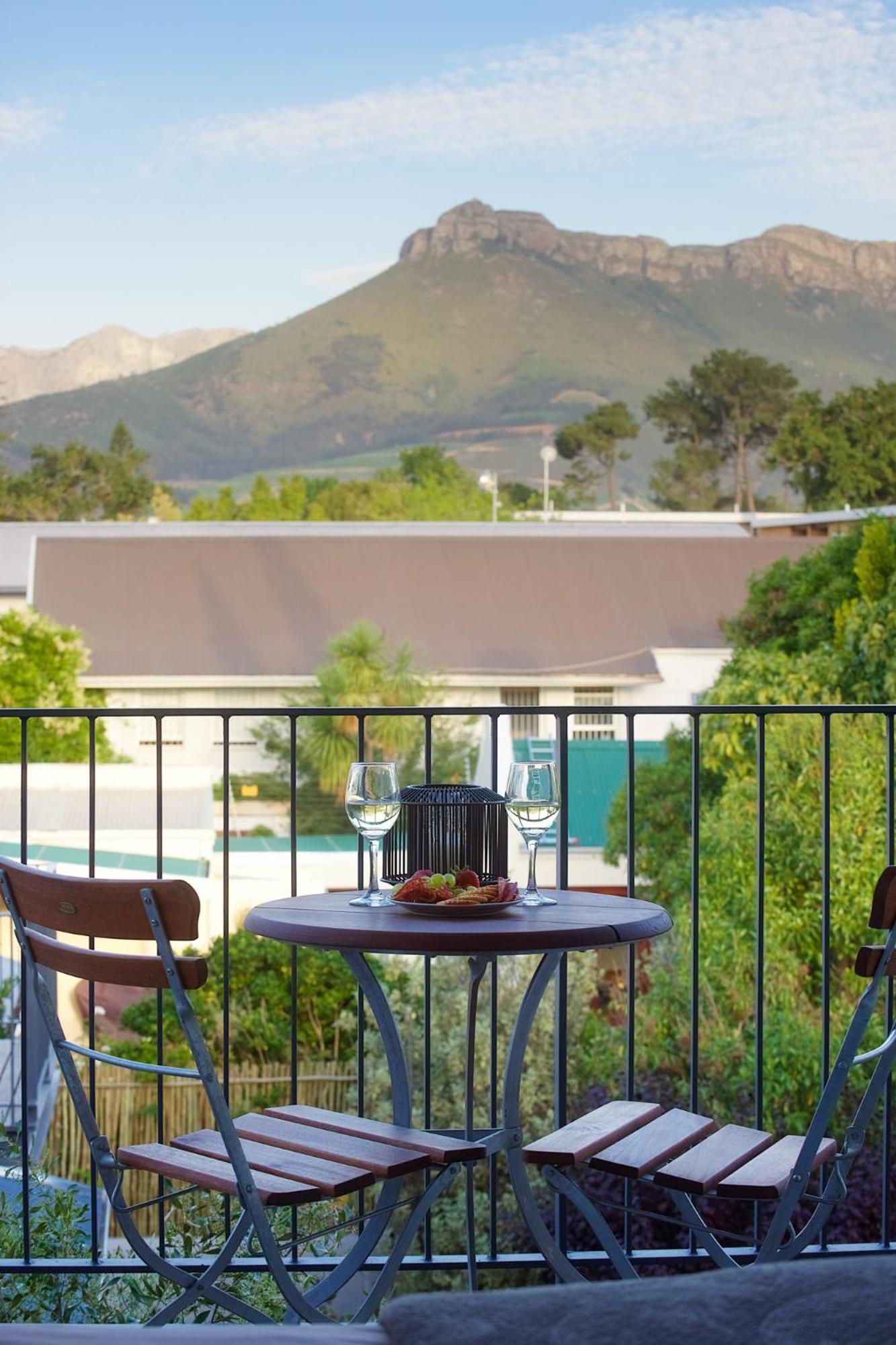 Deluxe Double or Twin Room with Balcony - Photo 3